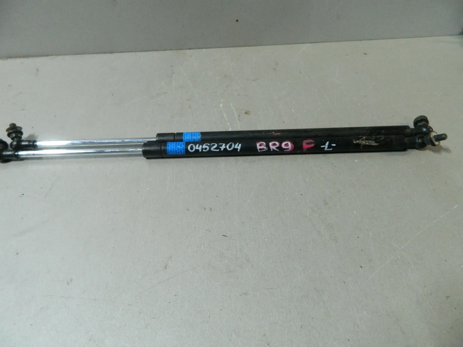 Амортизатор багажника SUBARU OUTBACK BR9 (Контрактный) 81528937