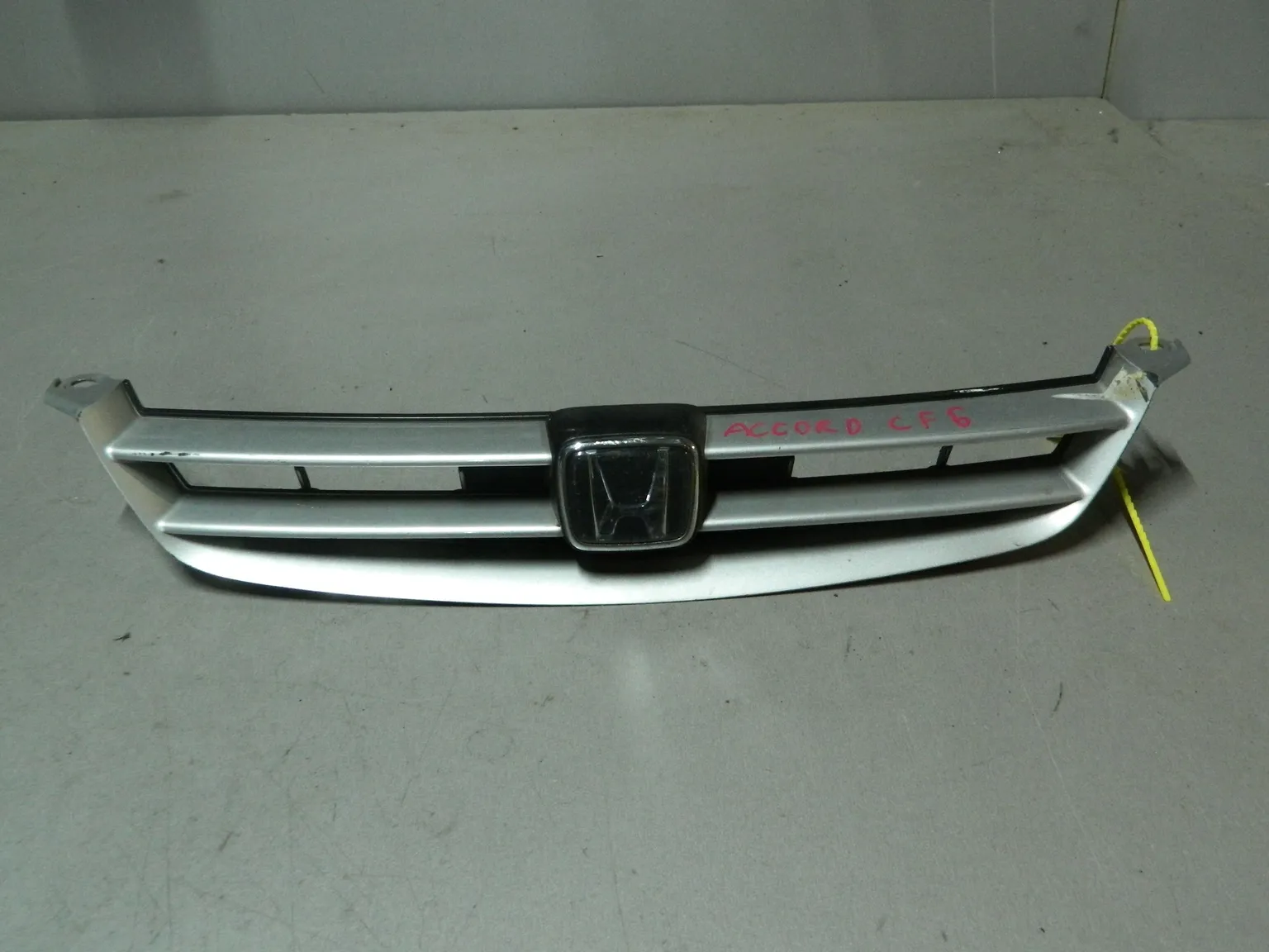 Решетка радиатора HONDA ACCORD CH9 (Контрактный) 79773047