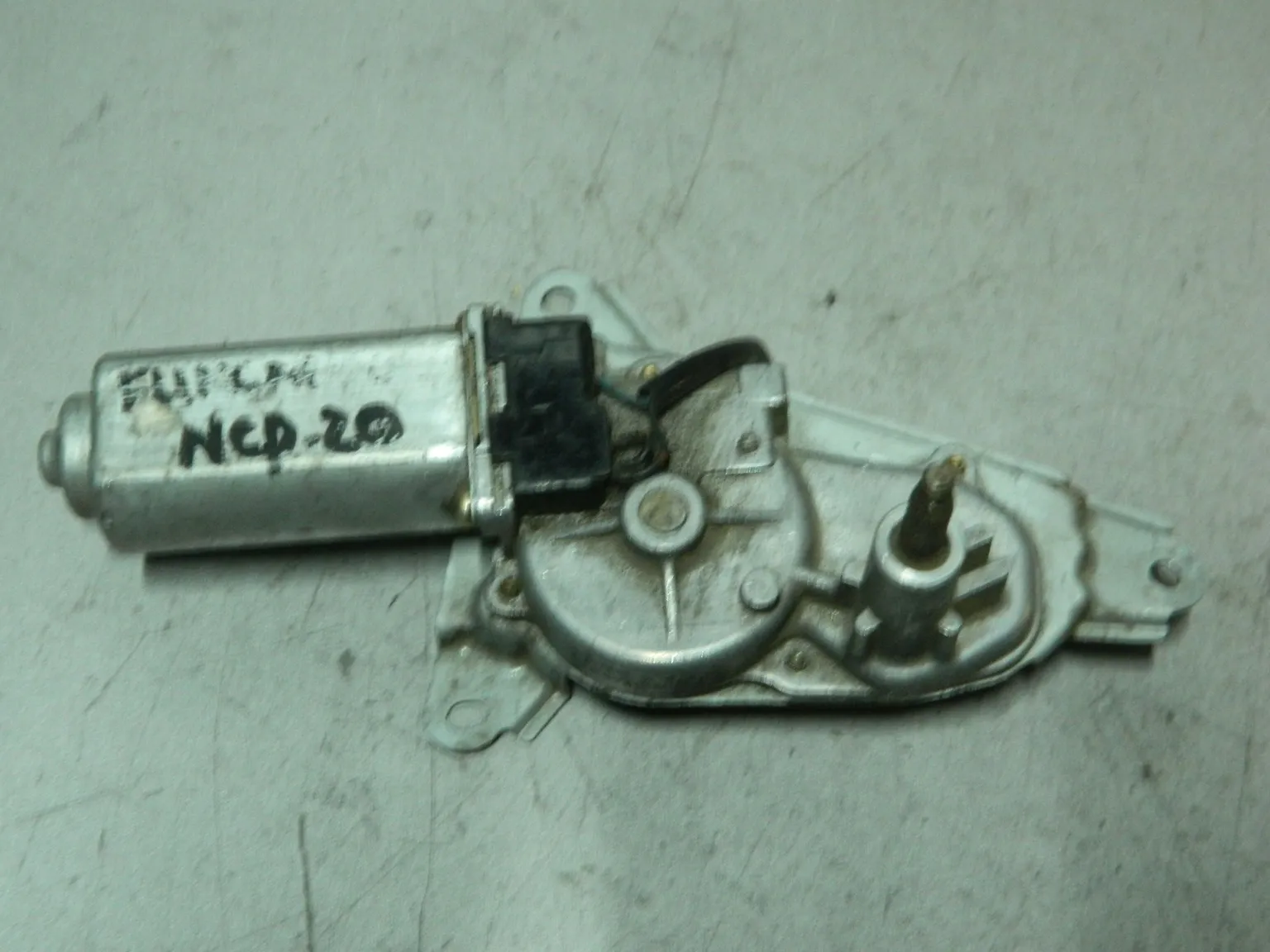 Мотор заднего дворника TOYOTA FUNCARGO NCP20 (Контрактный) 81528797 8513052020