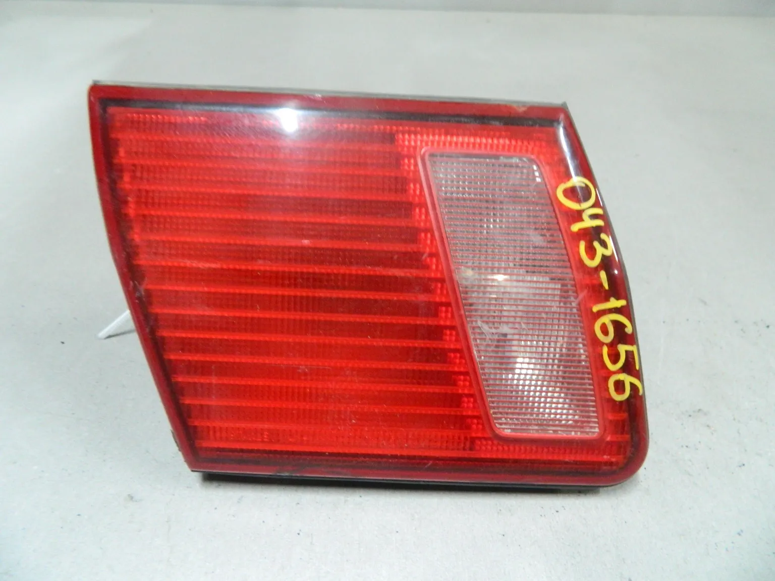 Фонарь MITSUBISHI DIAMANTE F31A Зад Лев (Контрактный) 68000299