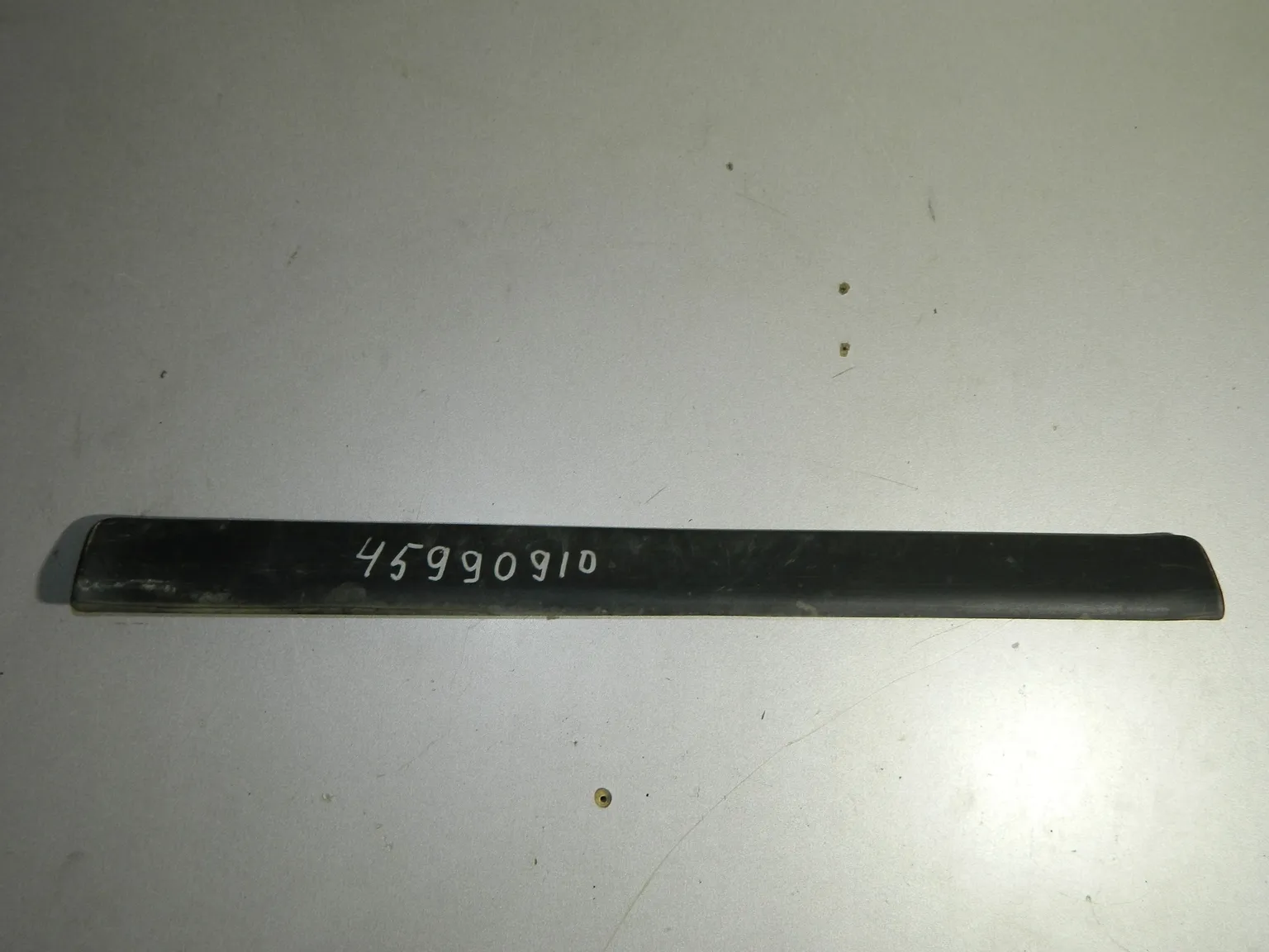 Накладка на порог TOYOTA COROLLA E120 Перед Прав (Б/У) 45990910 6791102010