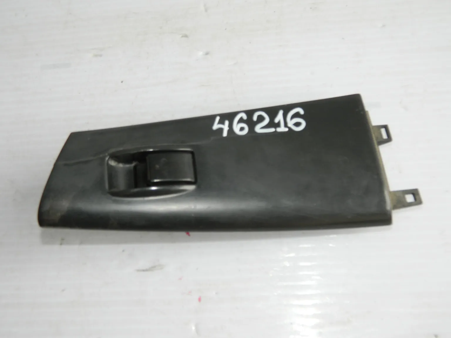 Кнопка стеклоподъемника TOYOTA COROLLA NZE120 Перед Прав (Б/У) 8480102361B0