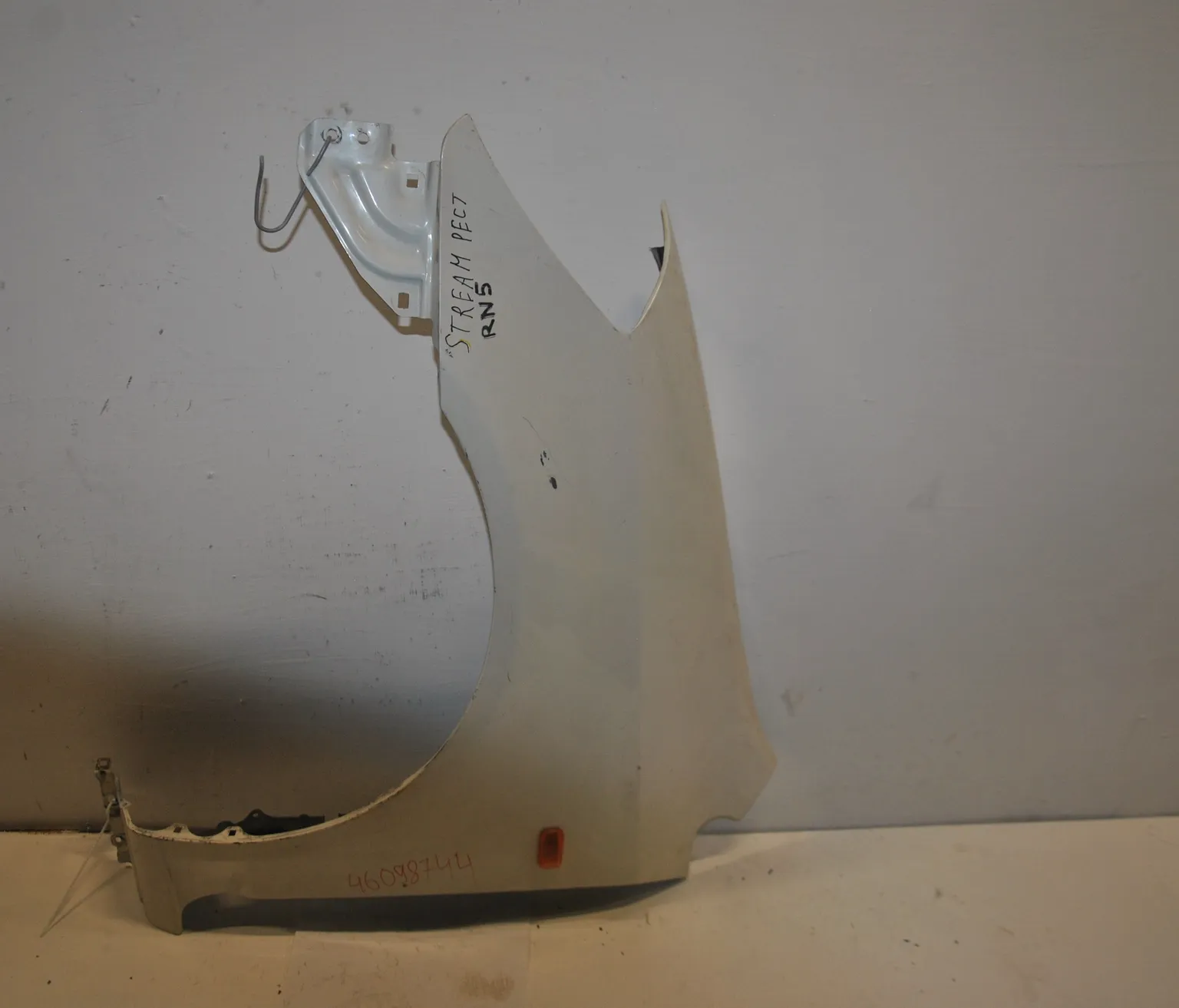 Крыло HONDA STREAM RN5 Перед Лев (Контрактный) 46098744