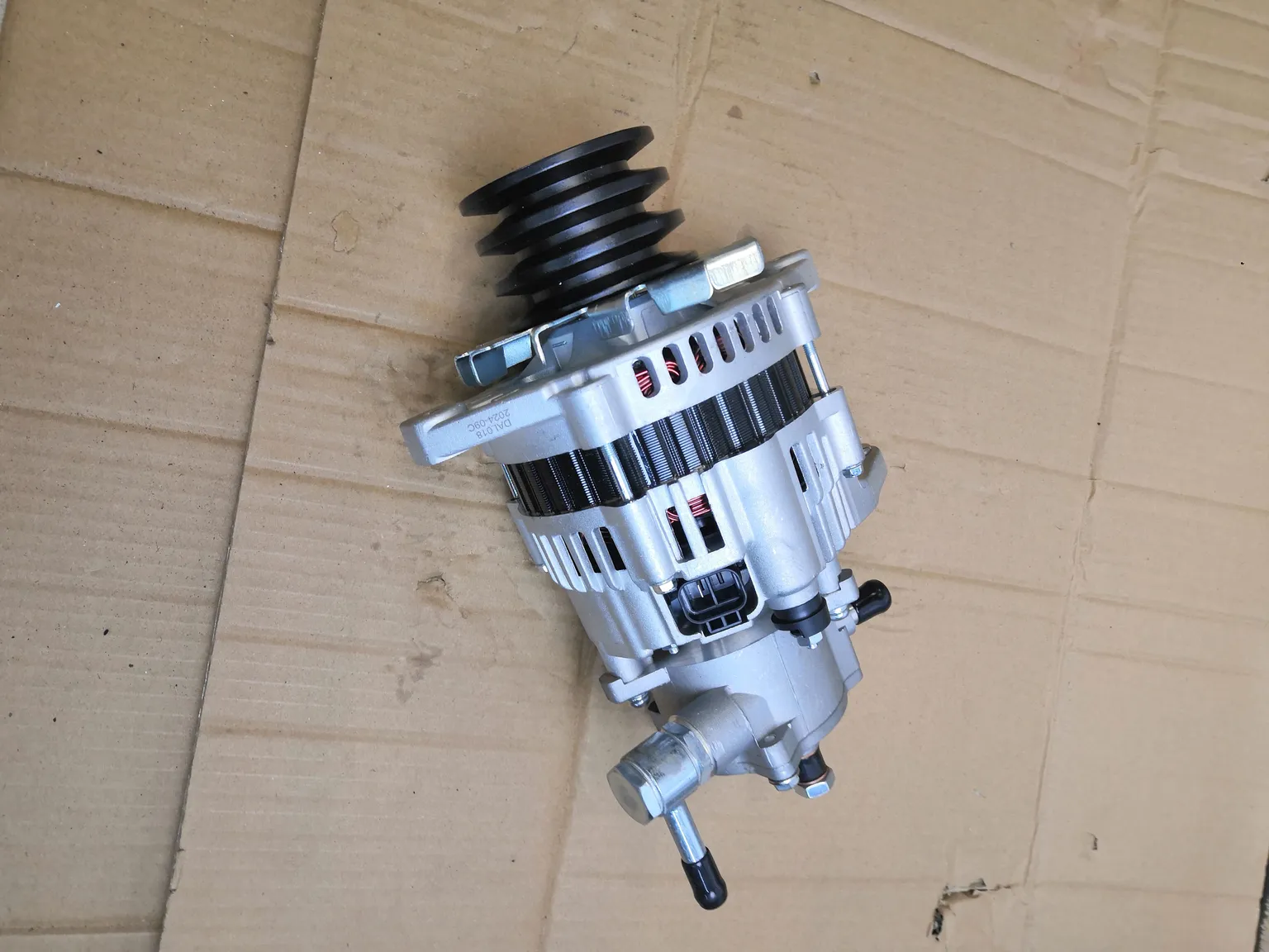 Генератор DAGGER DAL018 Isuzu ELF 4HG1 24V 50A 8971484961