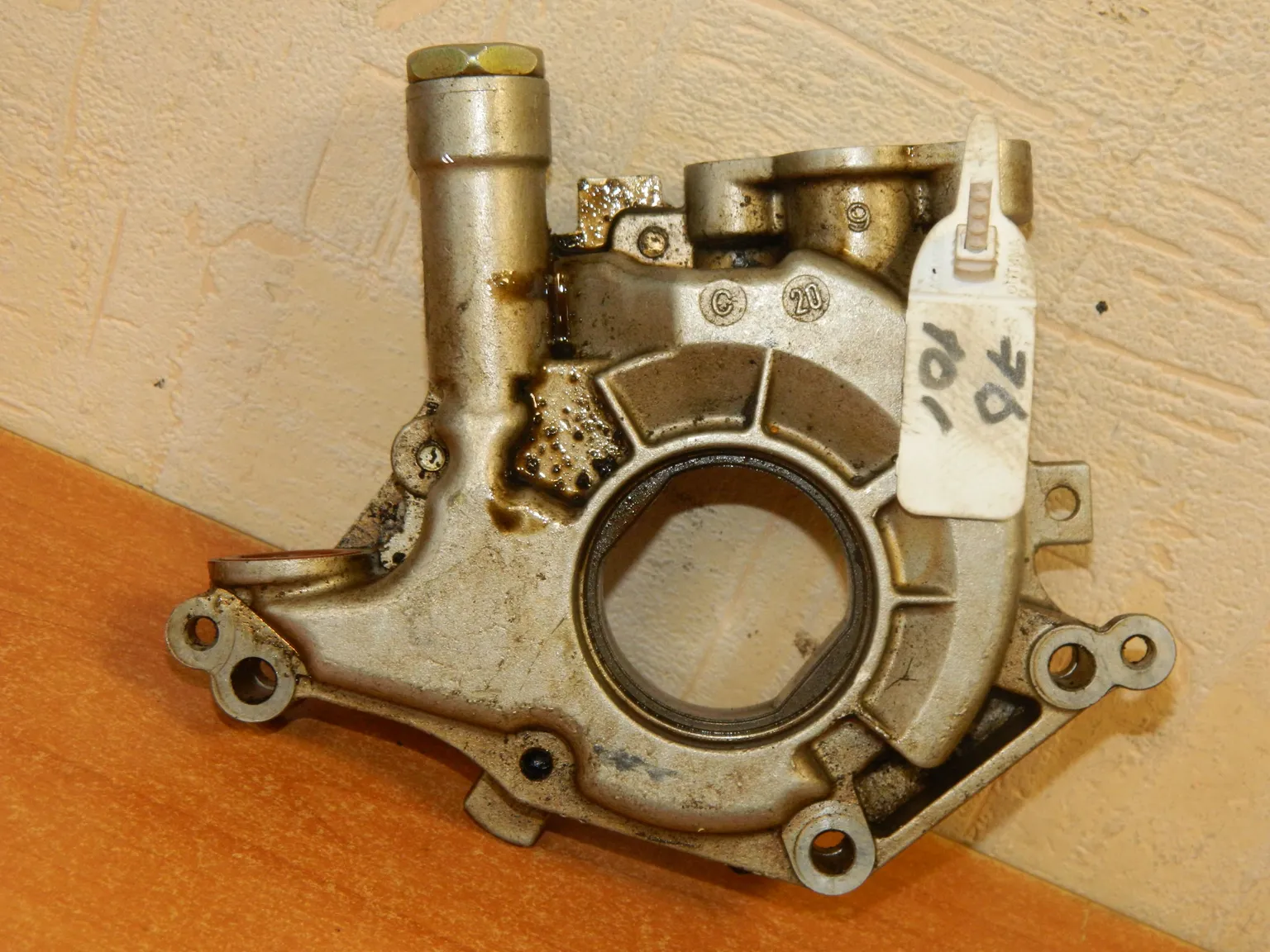 Насос масляный NISSAN VQ30DE (Б/У) 76101