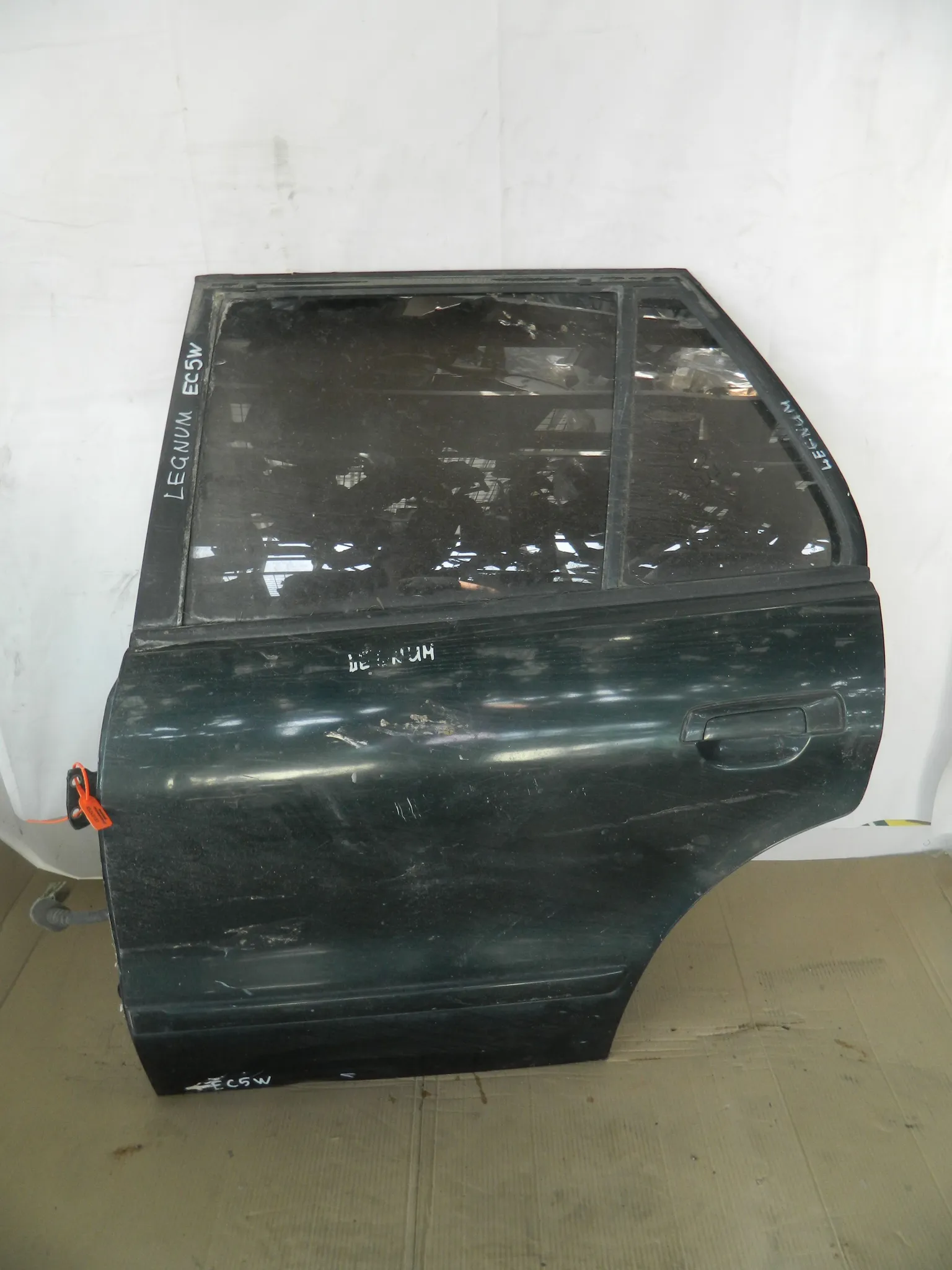 Дверь MITSUBISHI LEGNUM EC5W Зад Лев (Контрактный) 65243137 MR273249