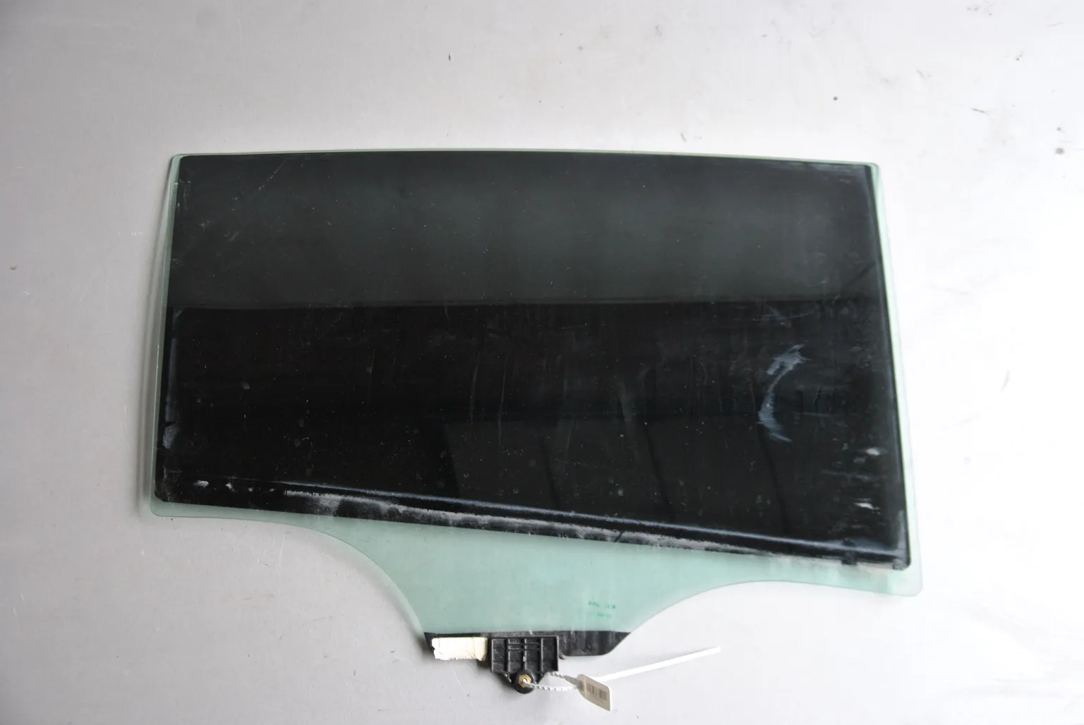 Стекло двери Kia Sportage QL Зад Прав (Б/У)