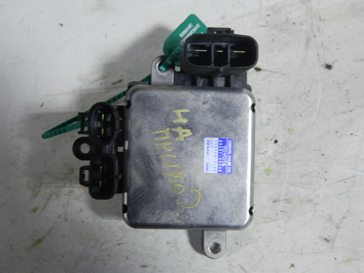 Блок управления вентилятором LEXUS RX300 MCU35 (Контрактный) 81546885