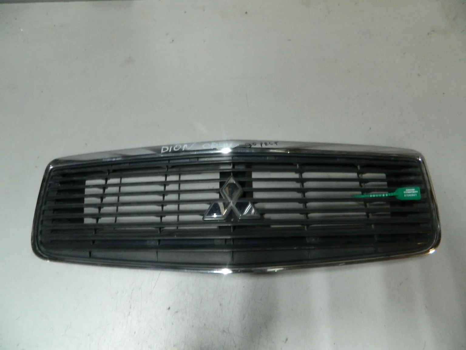 Решетка радиатора MITSUBISHI DION CR9W (Контрактный) 81540801