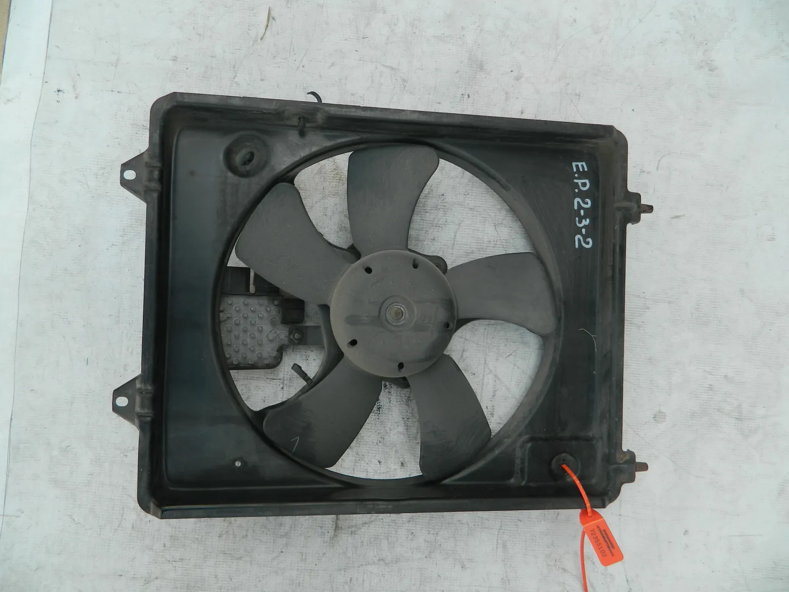 Диффузор радиатора MITSUBISHI AIRTREK CU2W (Контрактный) 72355102