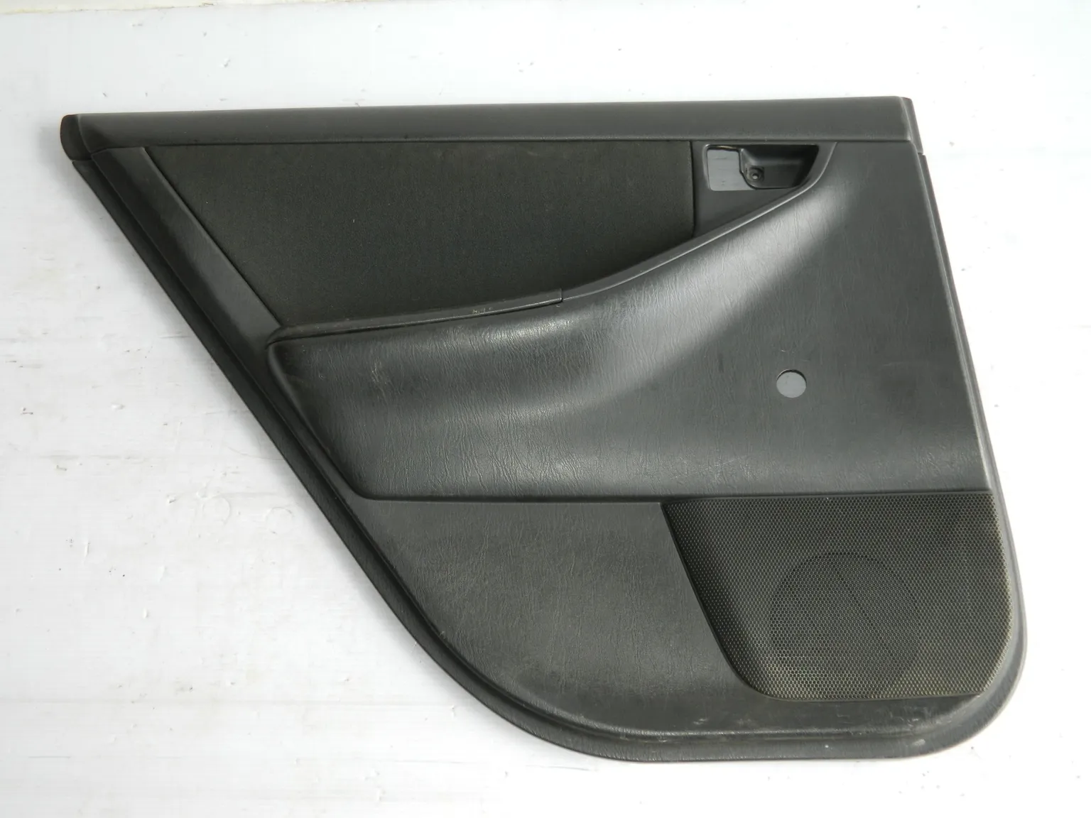 Обшивка двери TOYOTA COROLLA NZE120 Зад Лев (Б/У)