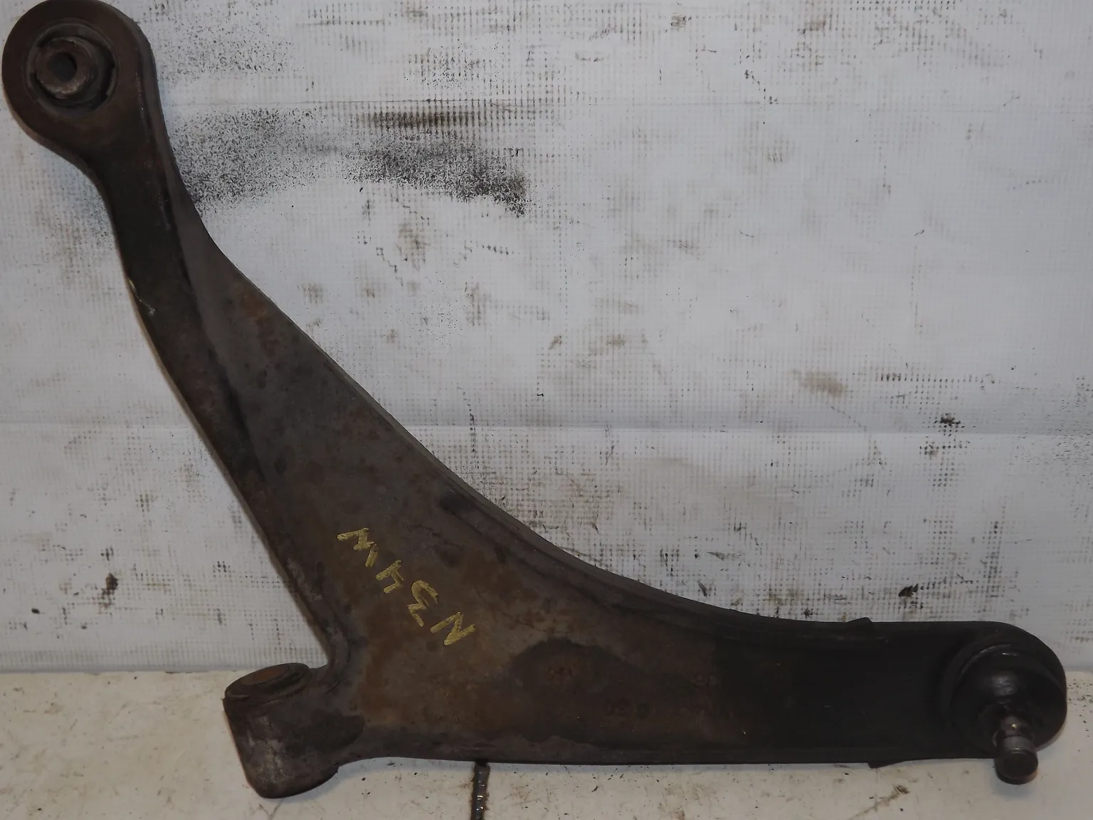 Рычаг подвески MITSUBISHI CHARIOT N34W Перед Лев (Контрактный) 45993083