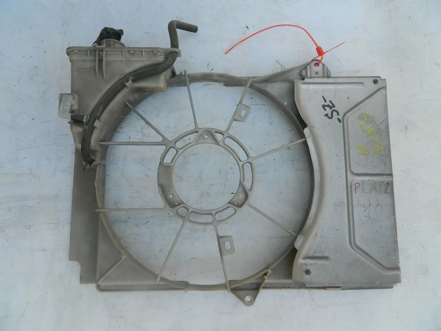 Диффузор радиатора TOYOTA PLATZ SCP11 (Контрактный) 72355234