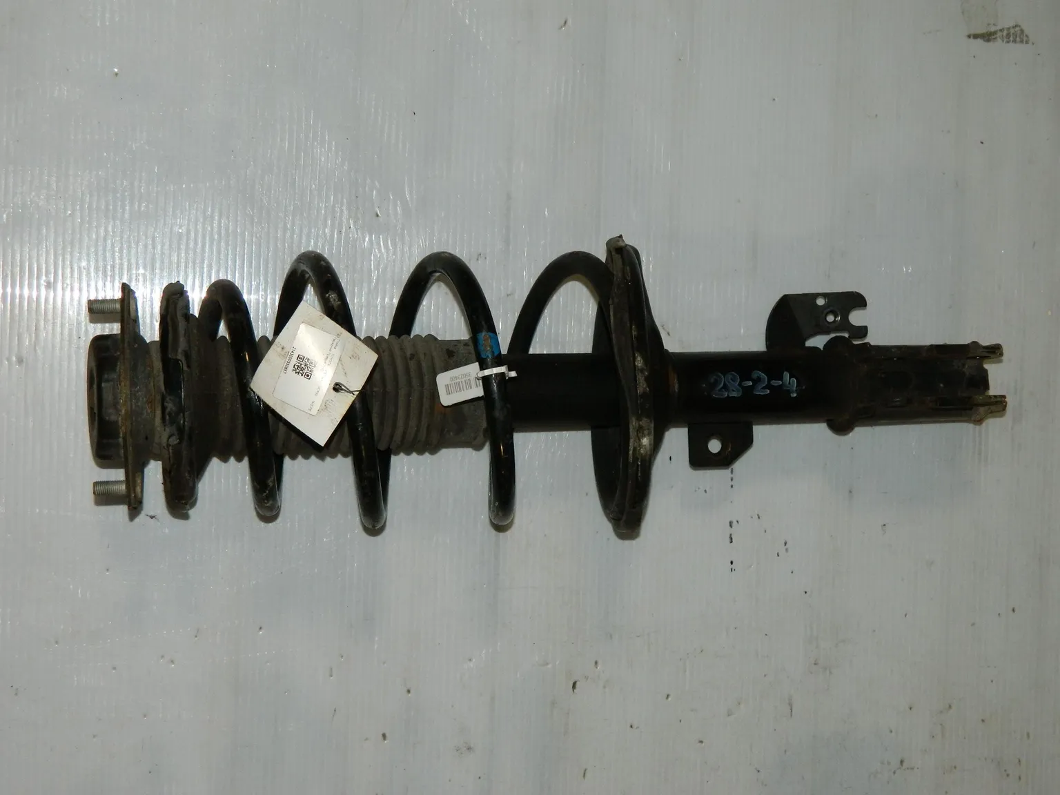 Стойка подвески TOYOTA ESTIMA MCR30 Перед Прав (Контрактный)