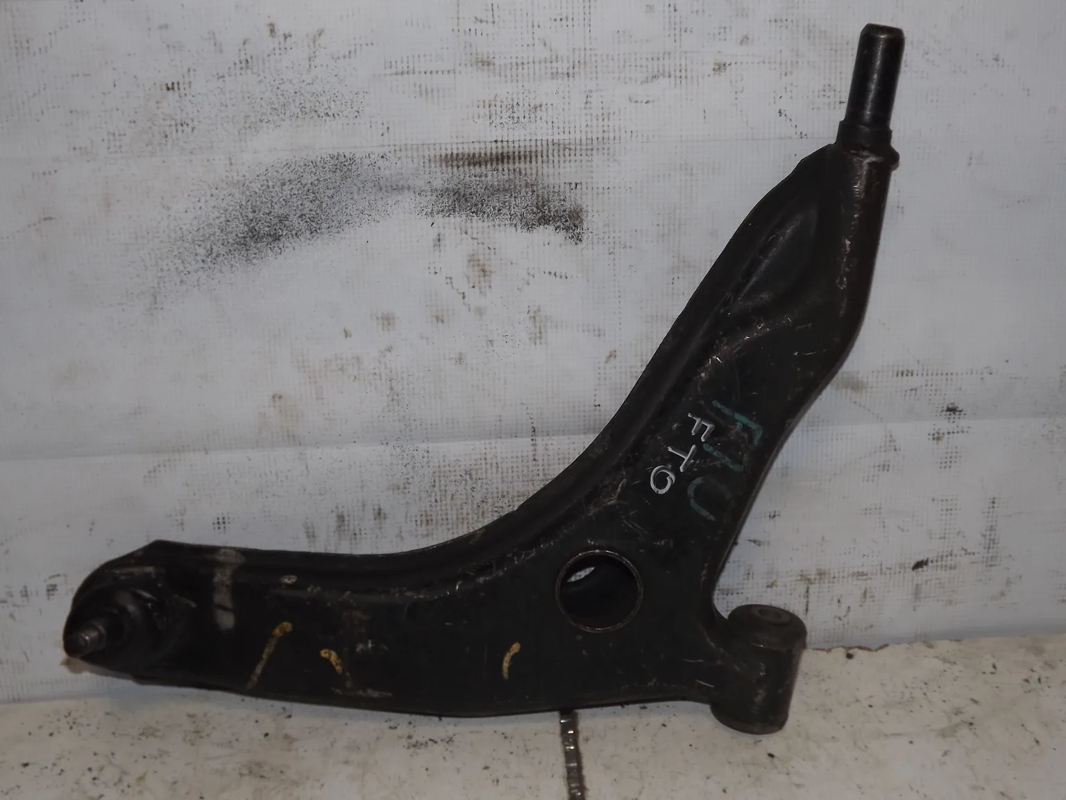 Рычаг подвески MITSUBISHI FTO DE2A Перед Прав (Контрактный)