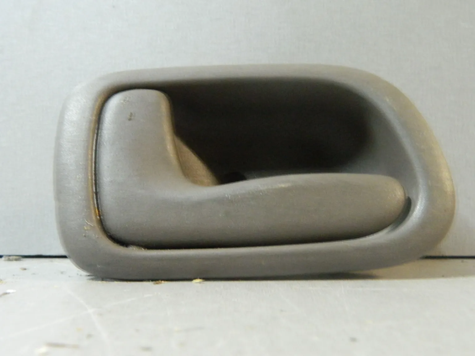 Ручка двери внутренняя TOYOTA SPRINTER AE110 Лев (Контрактный) 81528356