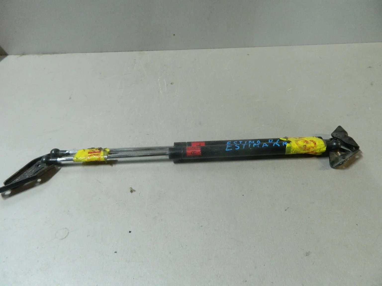 Амортизатор багажника TOYOTA ESTIMA ACR50 (Контрактный) 81532224