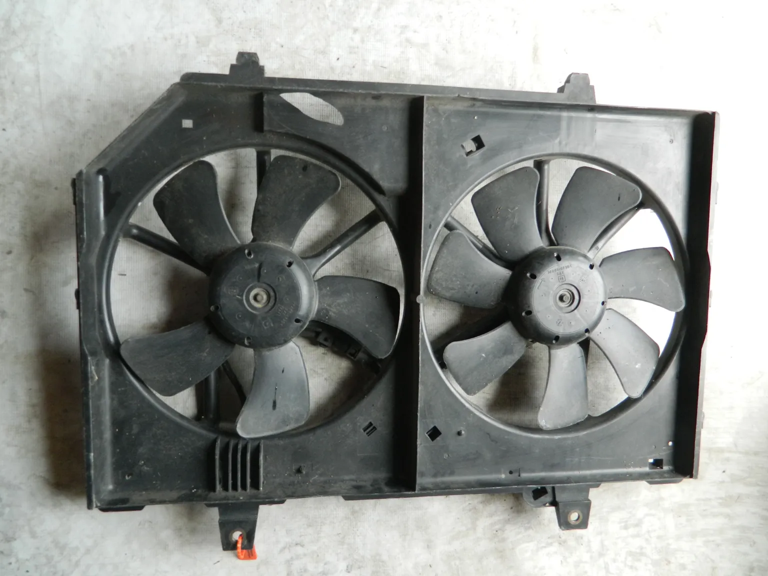 Диффузор радиатора NISSAN RNESSA N30 (Контрактный) 72367902