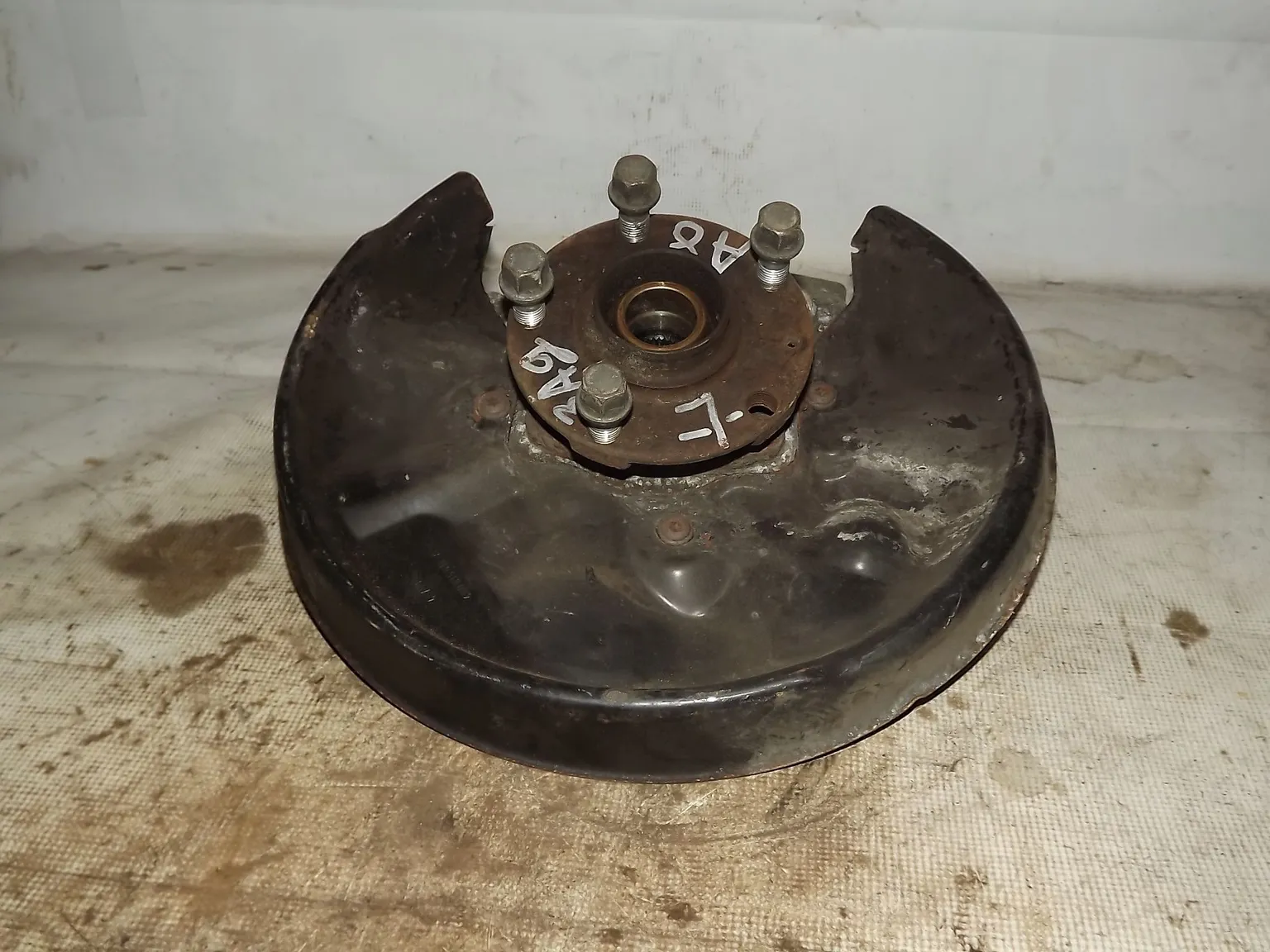 Ступица AUDI A8 4E2 Зад Лев (Контрактный) 35017117