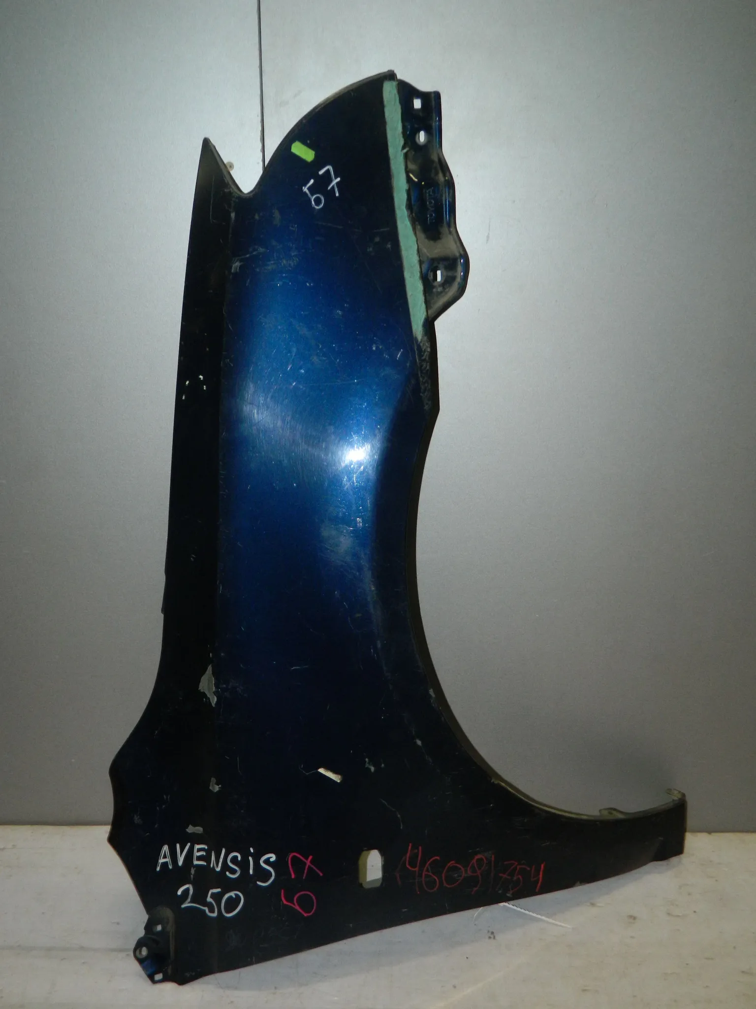 Крыло TOYOTA AVENSIS AZT250 Перед Прав (Контрактный) 46091754