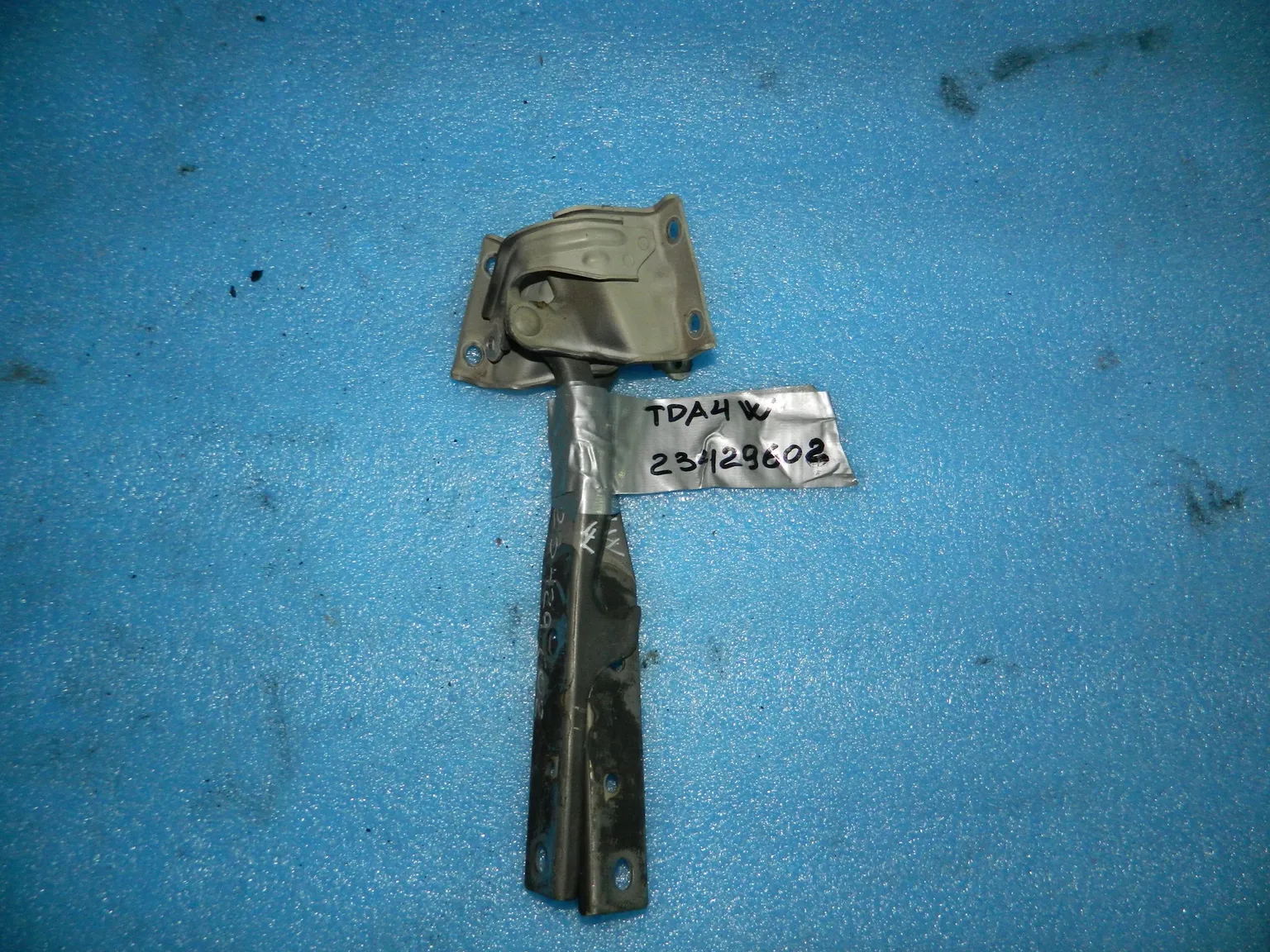 Петля капота TOYOTA AVENSIS AZT250 (ПАРА) (Контрактный) 23429602