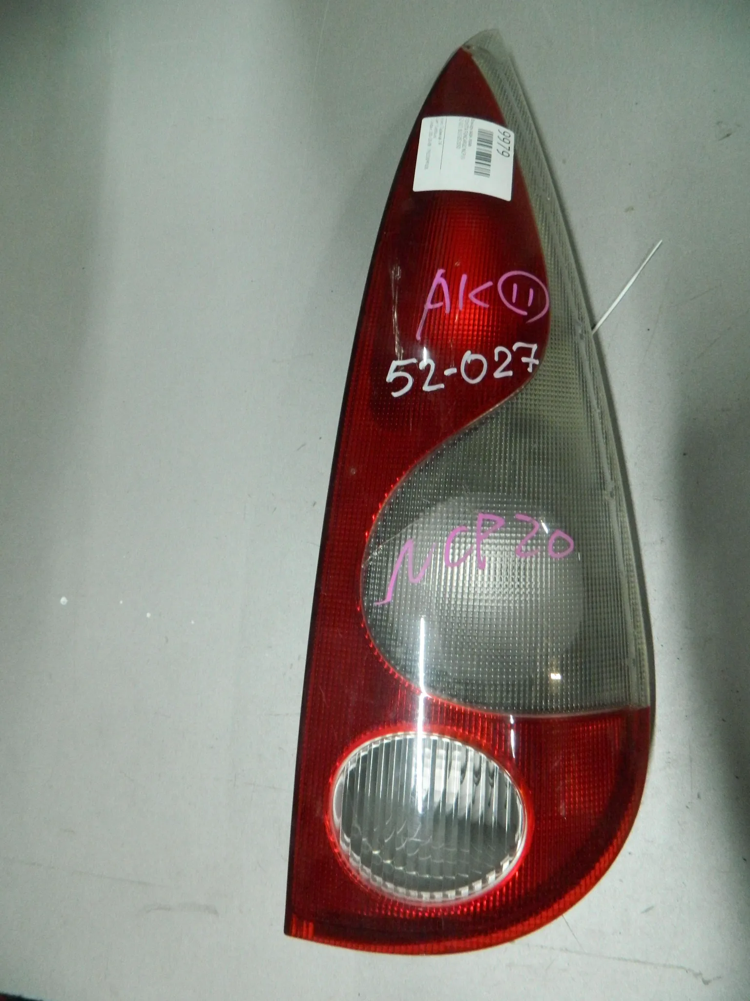 Фонарь TOYOTA FUNCARGO NCP20 Зад Прав 52027 (Контрактный) 03344283