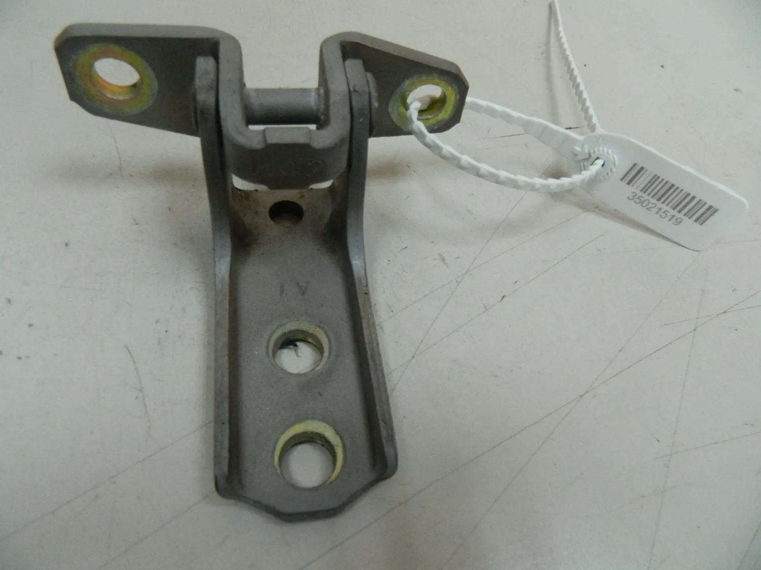 Петля двери MITSUBISHI DINGO CQ2A Перед Прав Верх (Контрактный) 35021519