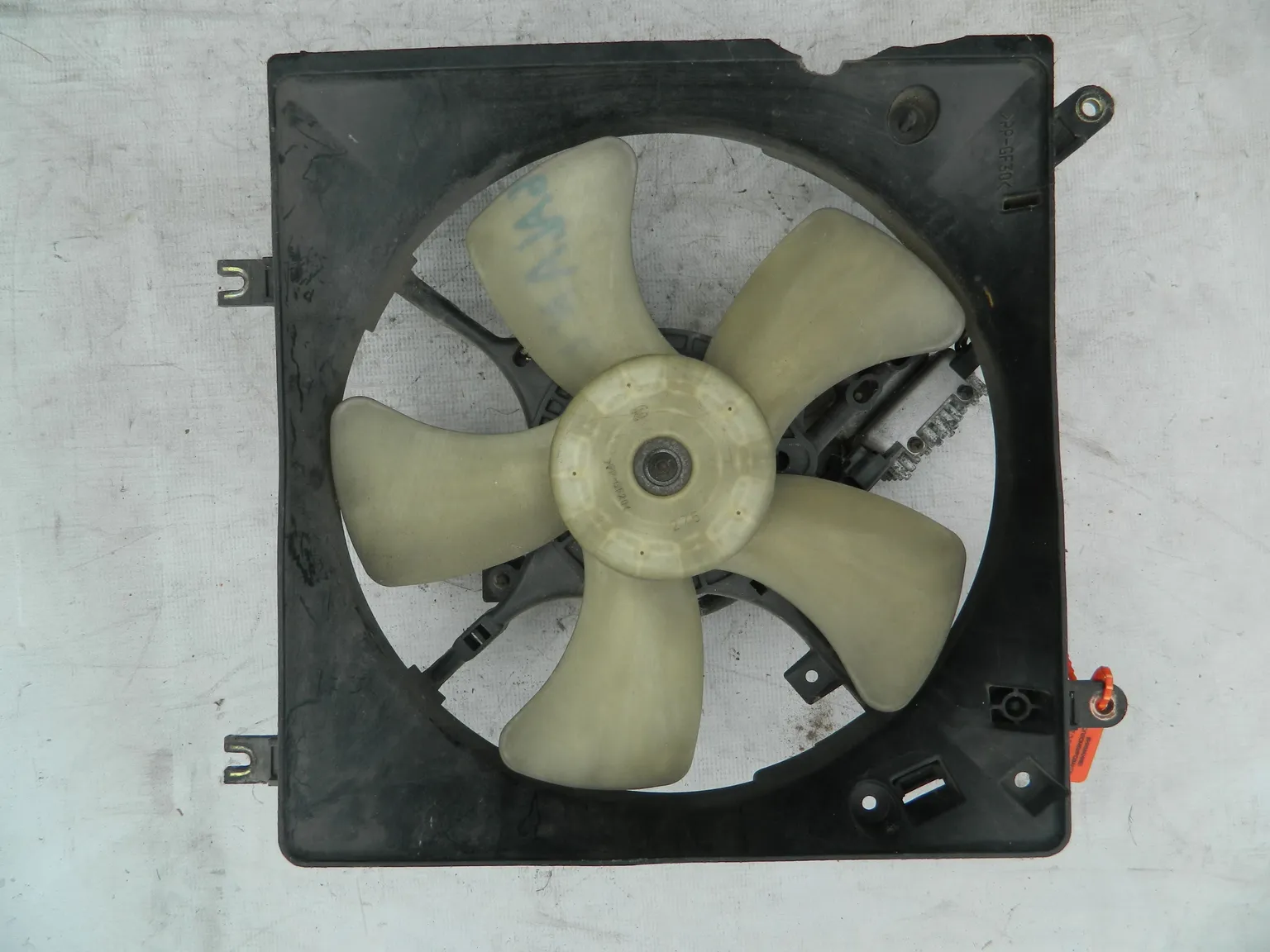 Диффузор радиатора MITSUBISHI GALANT EA1A (Контрактный) 72355047