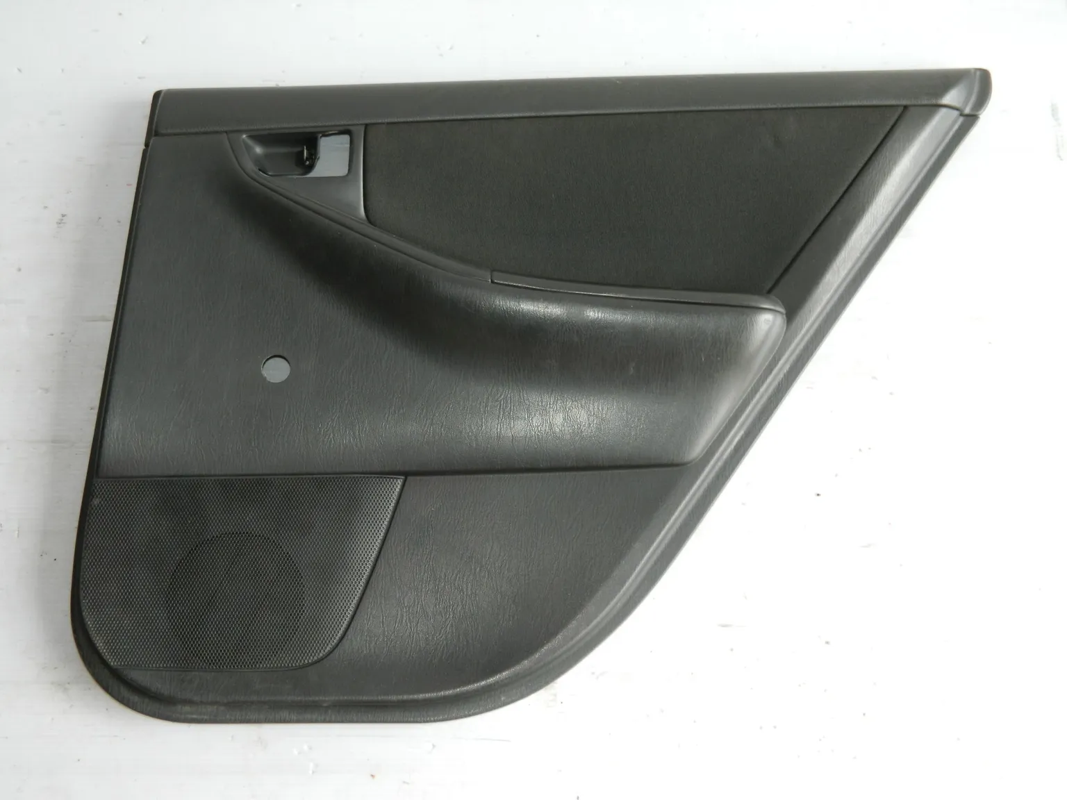 Обшивка двери TOYOTA COROLLA NZE120 Зад Прав (Б/У)