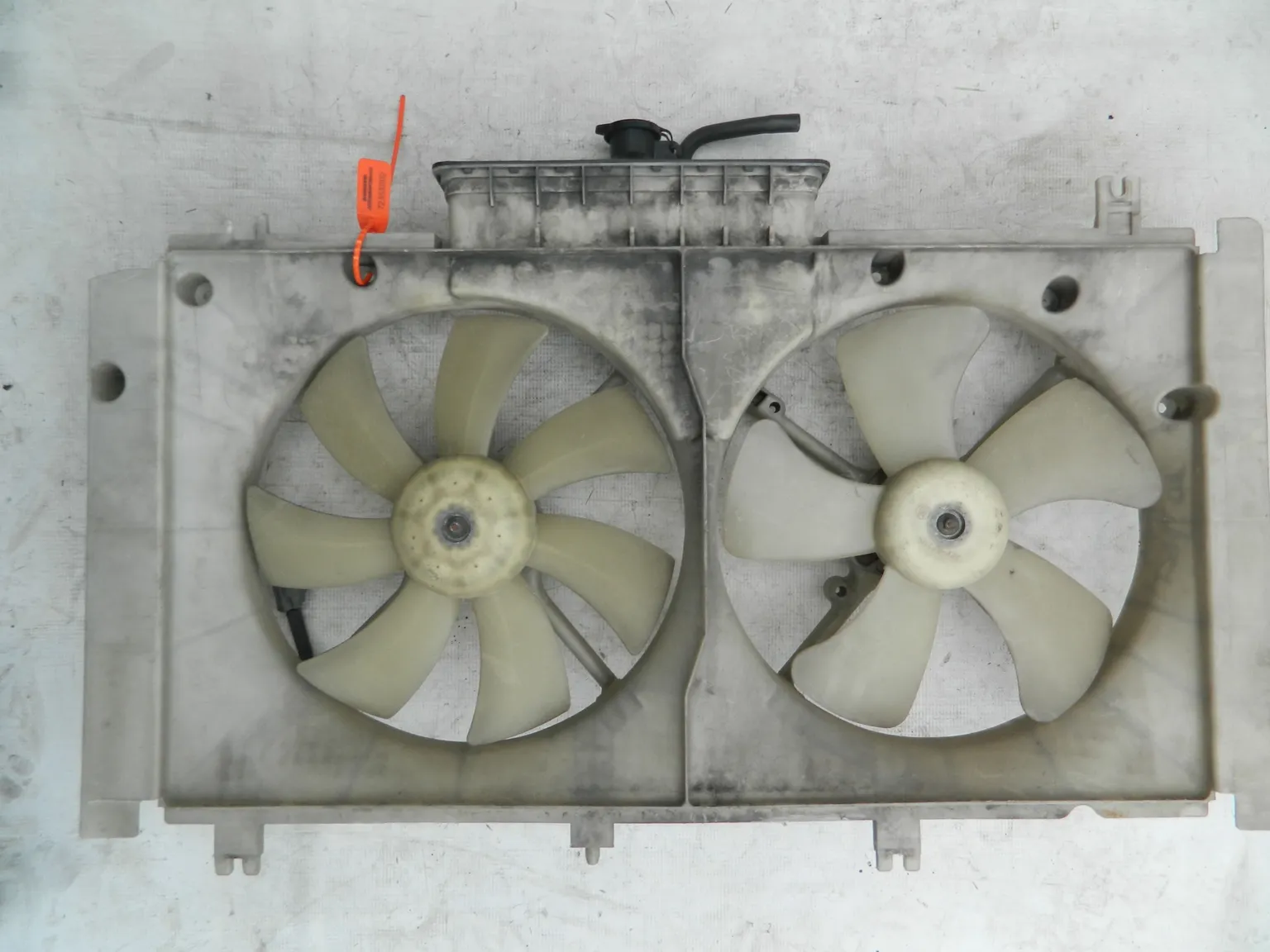 Диффузор радиатора MAZDA ATENZA GGEP (Контрактный) 72355002