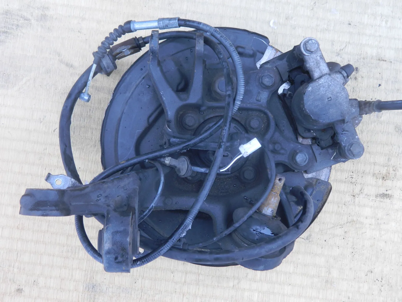 Ступица TOYOTA AVENSIS AZT250 Зад Лев (Контрактный) 37550194