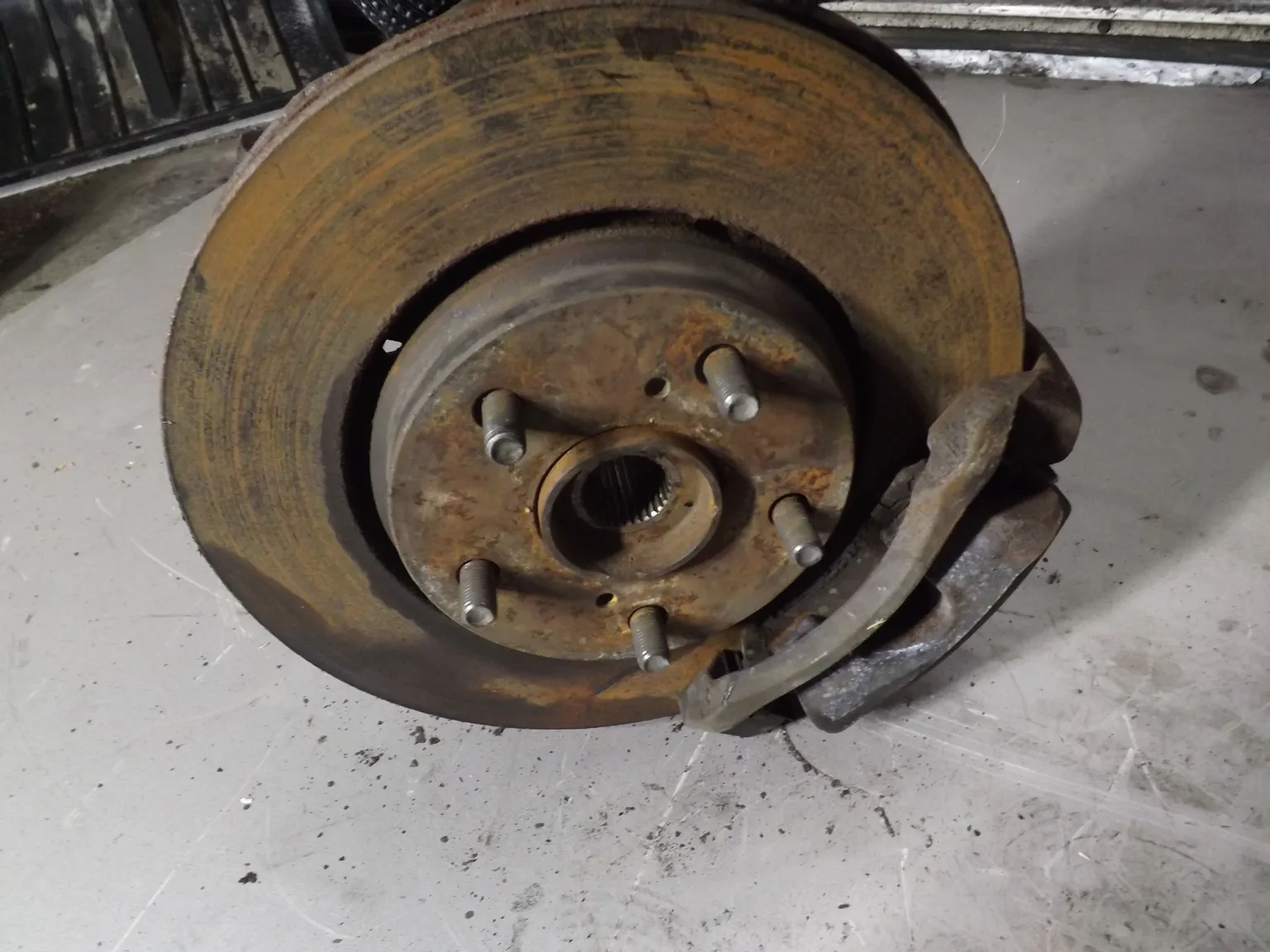 Ступица TOYOTA WELLFIRE GGH25 Перед Лев (Контрактный) 94603629