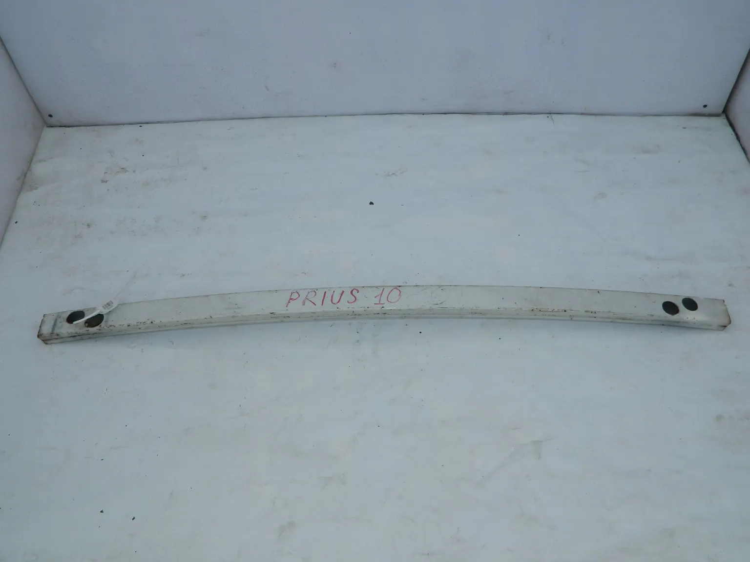 Усилитель бампера TOYOTA PRIUS XW10 (Контрактный)