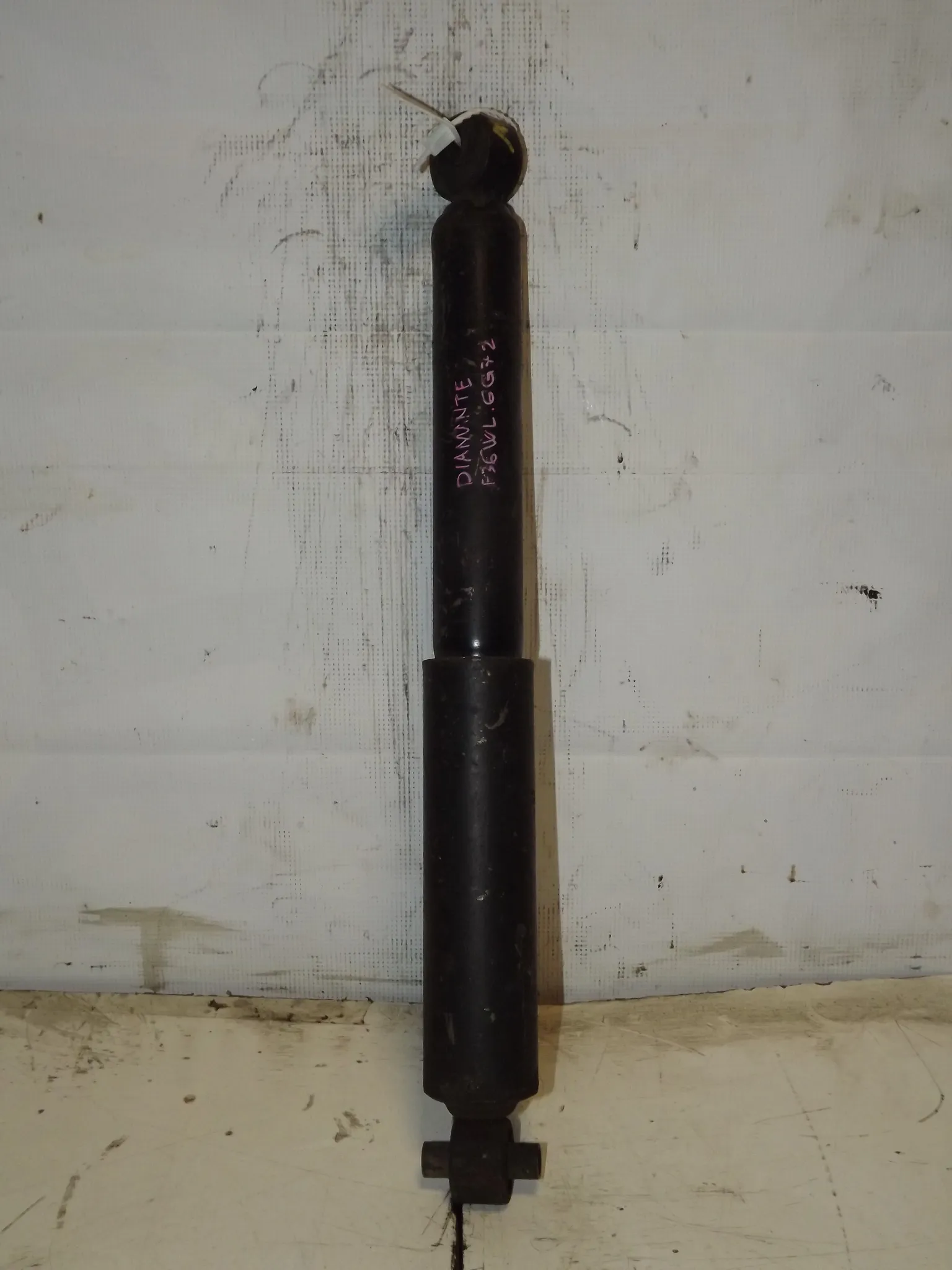 Амортизатор MITSUBISHI DIAMANTE F36W Зад (Контрактный)