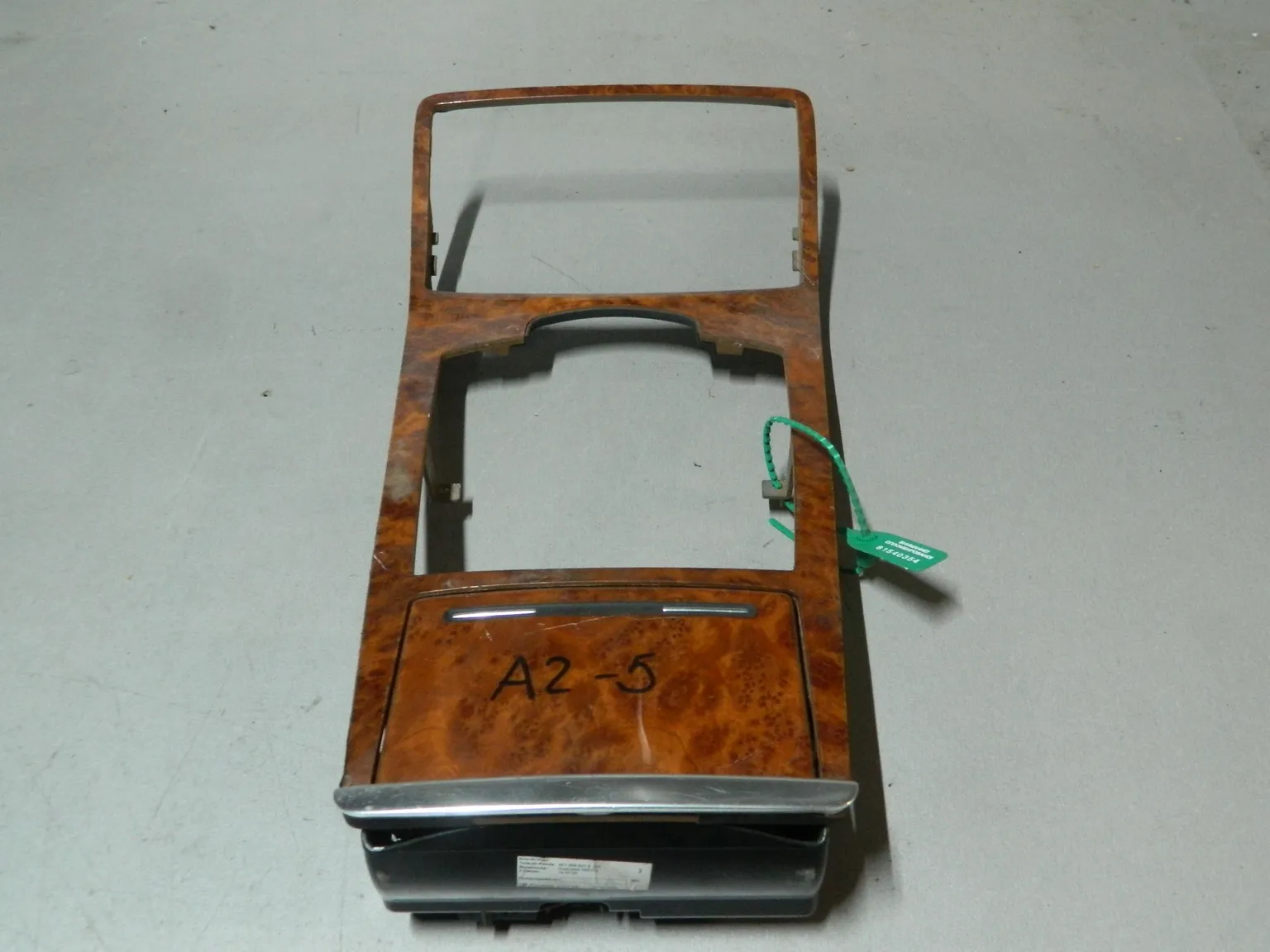 Накладка на кулису КПП AUDI A8 4E2 (Б/У) 81540354