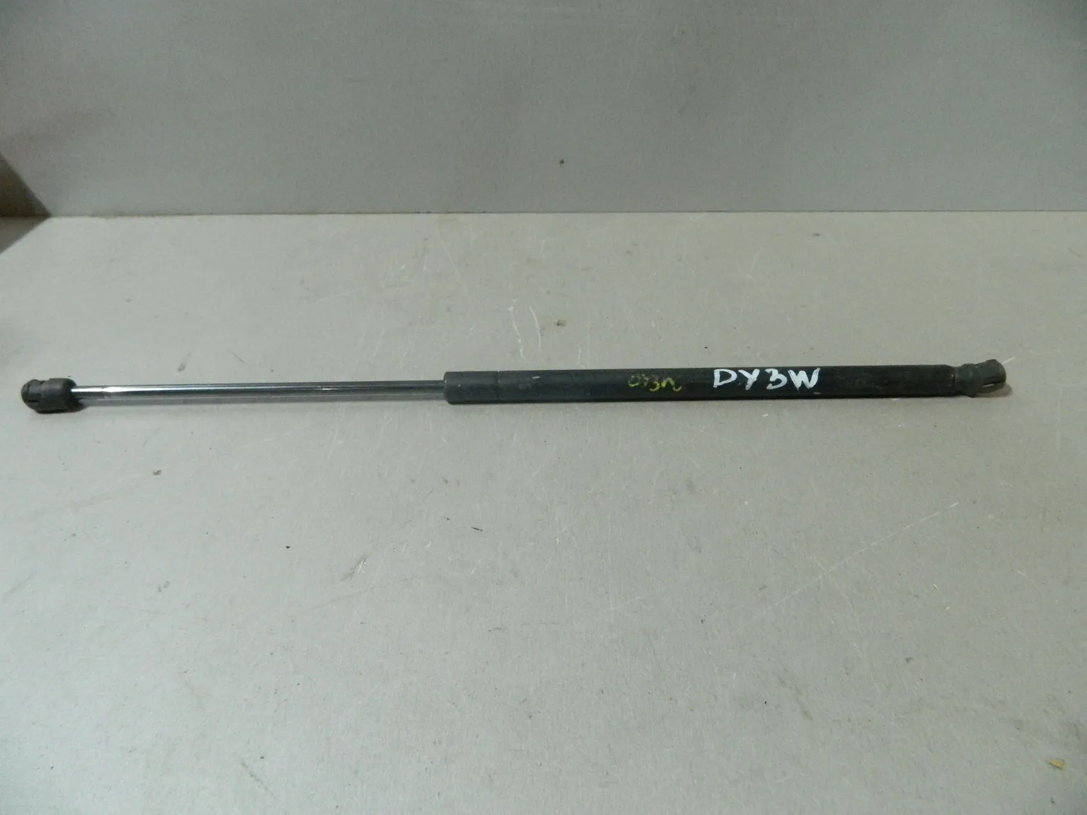 Амортизатор багажника MAZDA DEMIO DY3W (Контрактный) 81528992