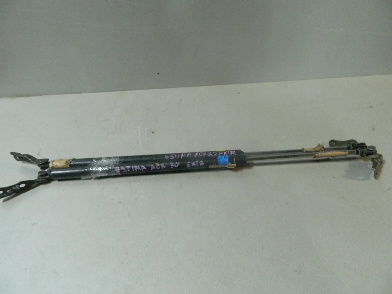 Амортизатор багажника TOYOTA ESTIMA ACR30 (Контрактный) 81532245