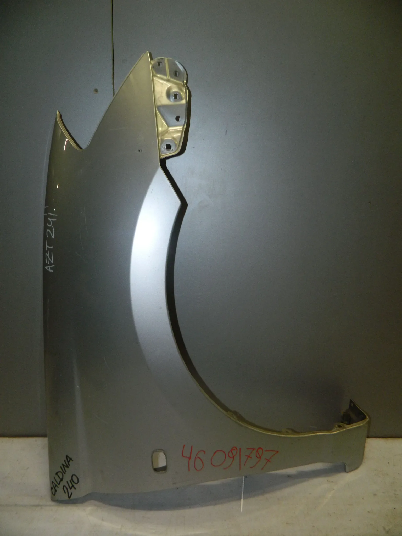 Крыло TOYOTA CALDINA AZT241 Перед Прав (Контрактный) 46091797