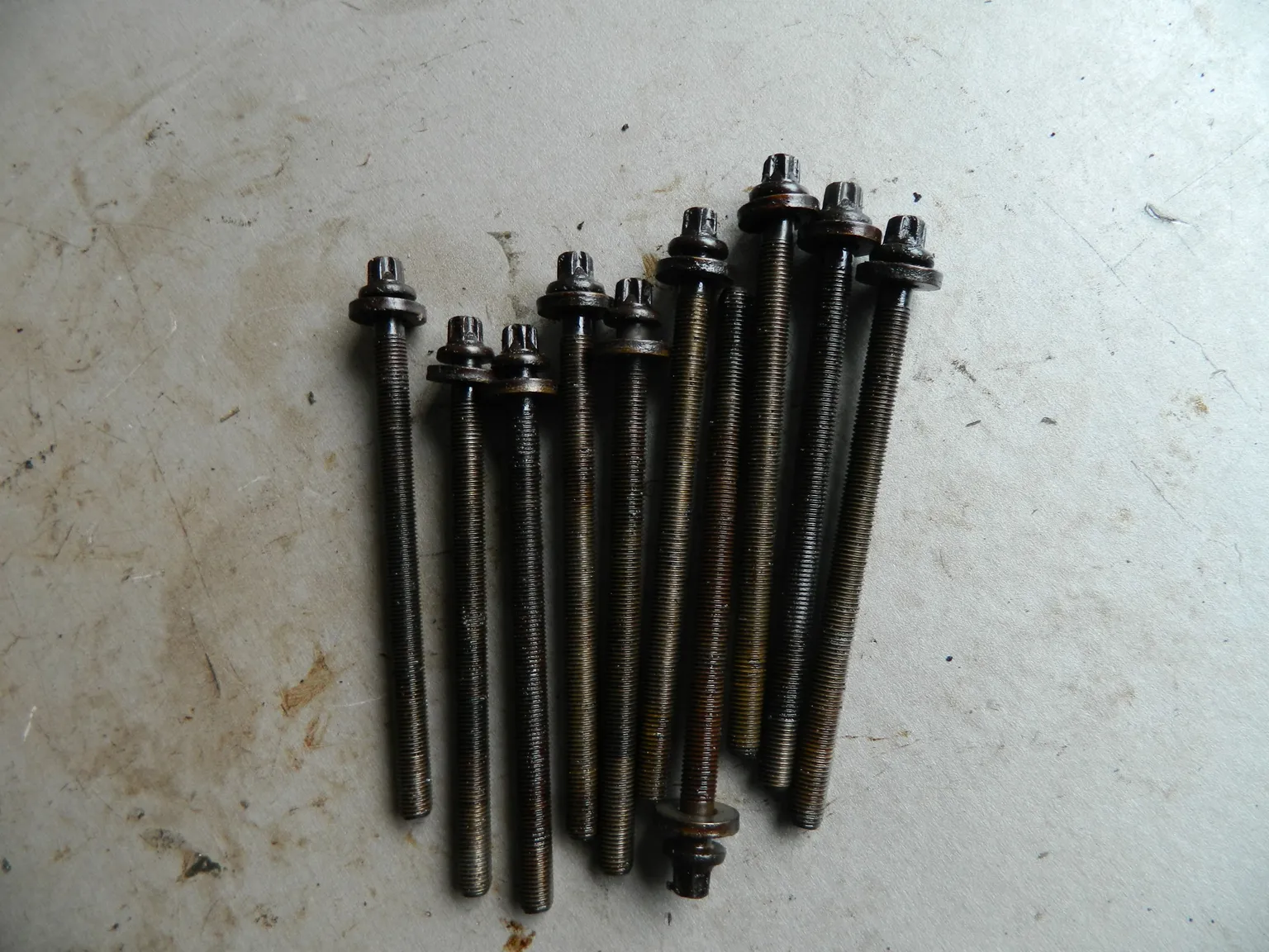 Болт головки блока цилиндров OPEL ASTRA A16XER (Б/У) 94584130