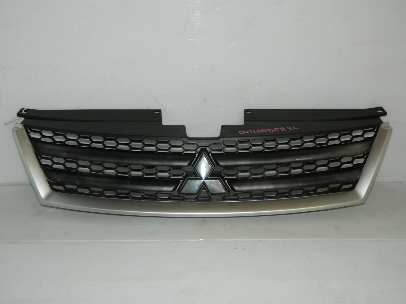 Решетка радиатора MITSUBISHI OUTLANDER CW5W (Контрактный) 45990407