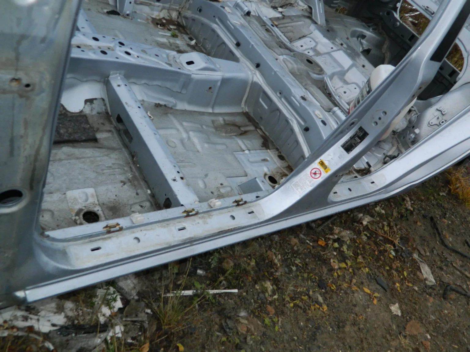 Порог со средней стойкой TOYOTA COROLLA ZZE120 Лев (Б/У)