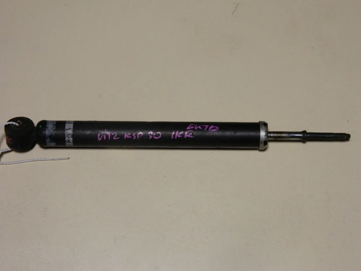 Амортизатор TOYOTA VITZ KSP90 Зад (Контрактный)