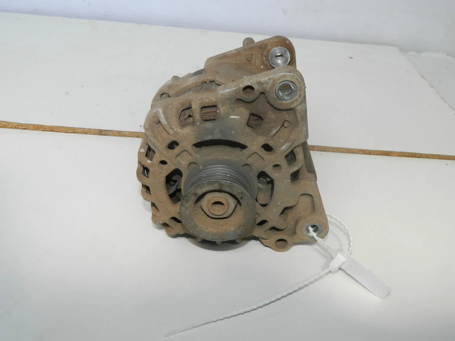 Генератор Volkswagen Polo MK5 CFN (Б/У)