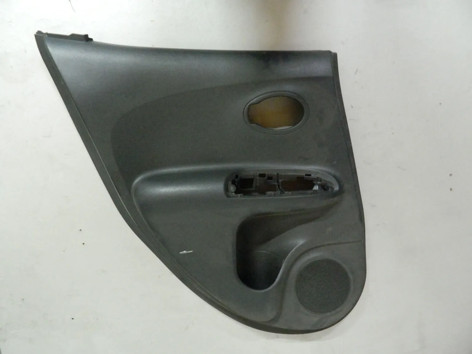 Обшивка двери NISSAN JUKE YF15 Зад Лев (Контрактный) 1005090025