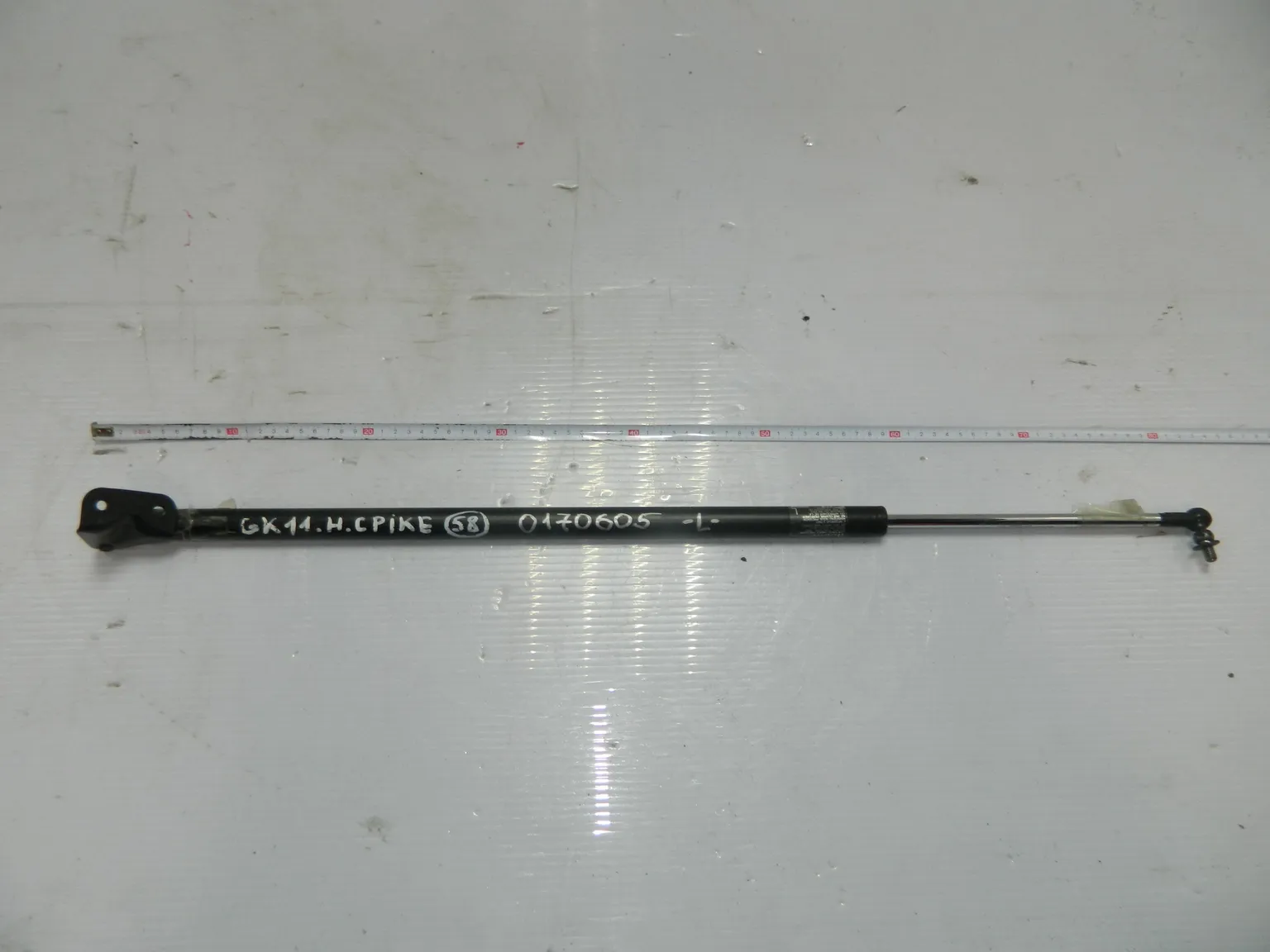 Амортизатор багажника HONDA MOBILIO SPIKE GK1 Лев (Контрактный) 81528878