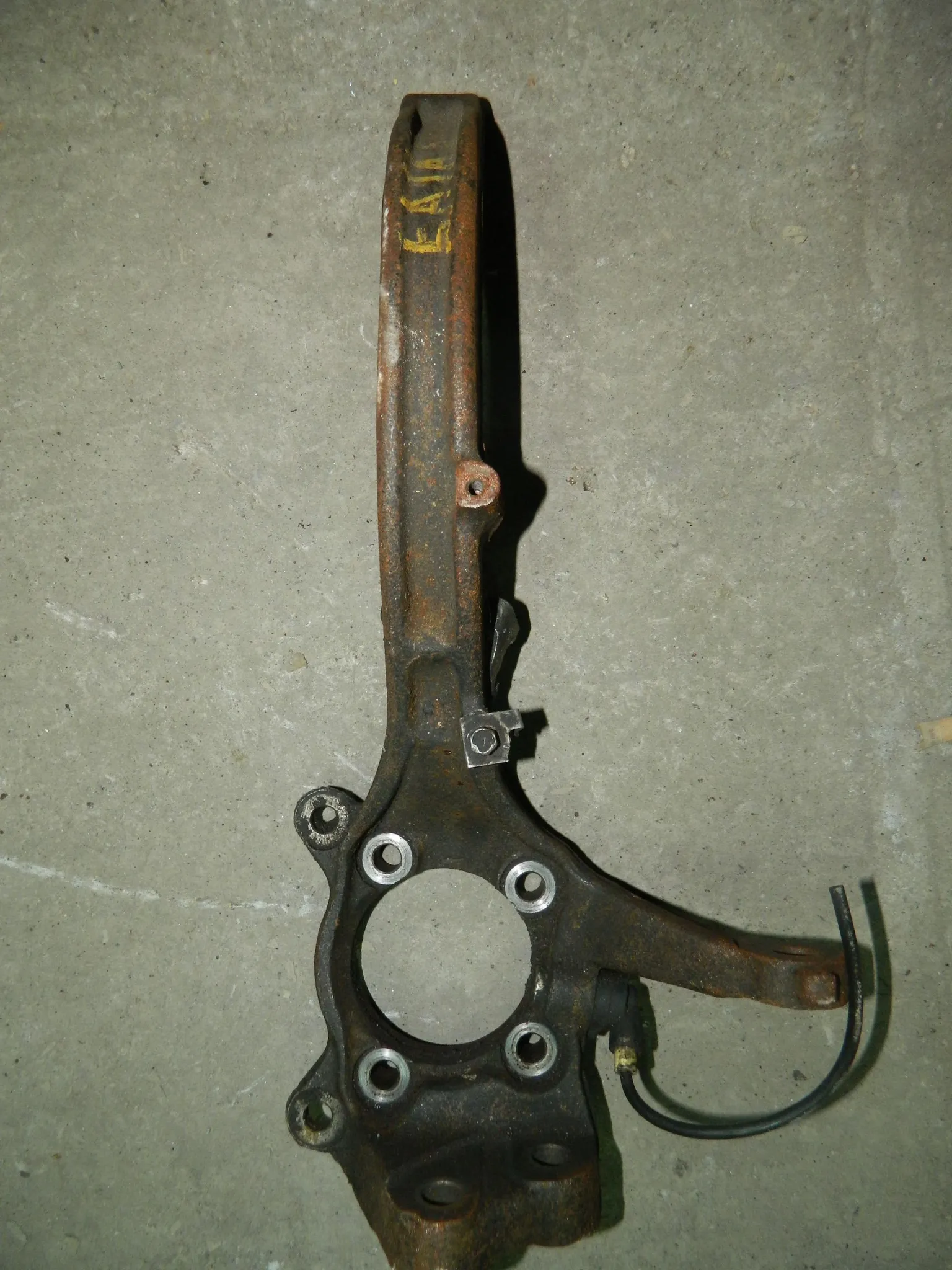 Кулак поворотный MITSUBISHI GALANT EA1A Перед Прав (Контрактный) 79591232