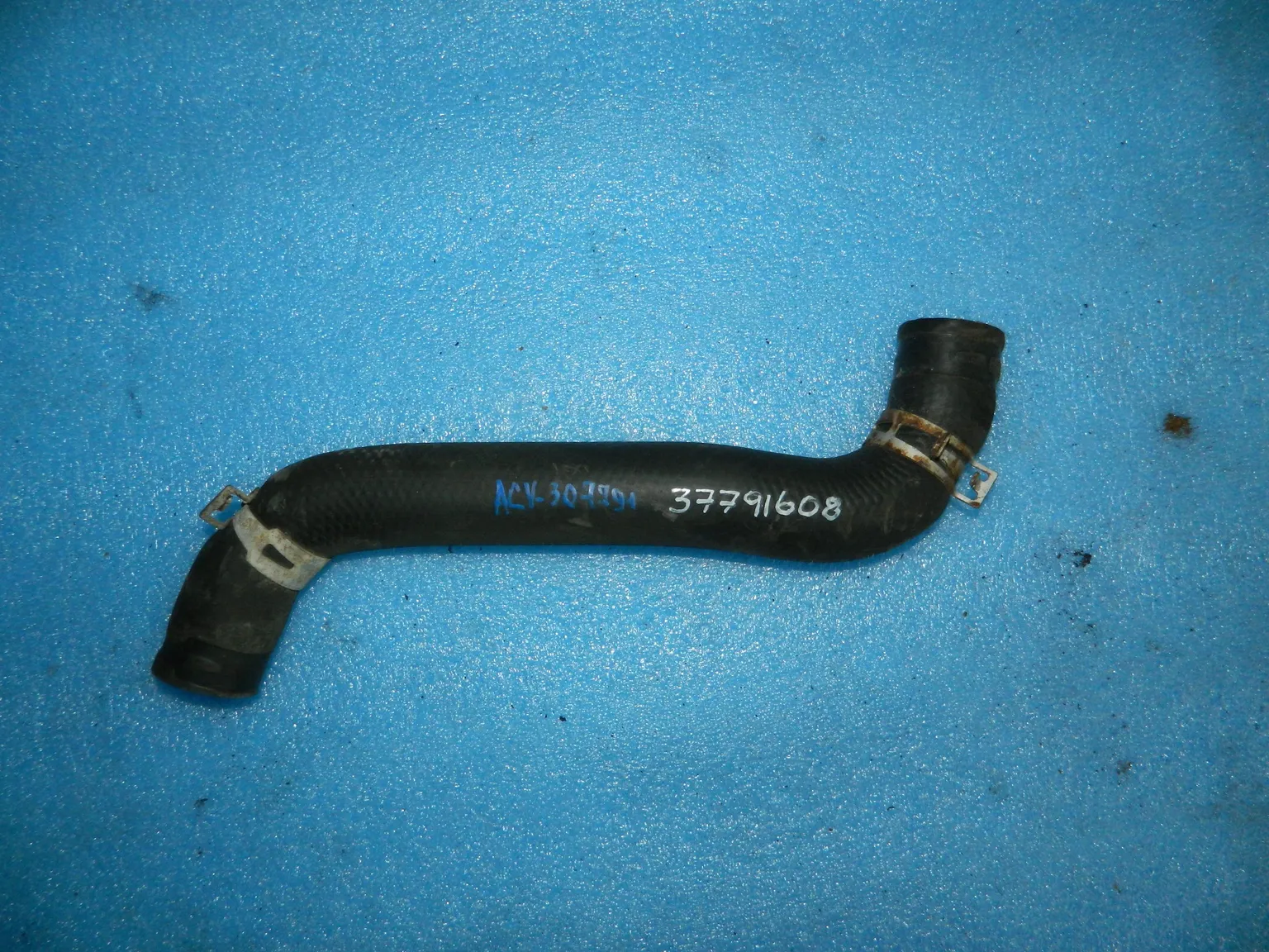 Патрубок системы охлаждения TOYOTA CAMRY ACV30 2AZFE (Контрактный) 37791608