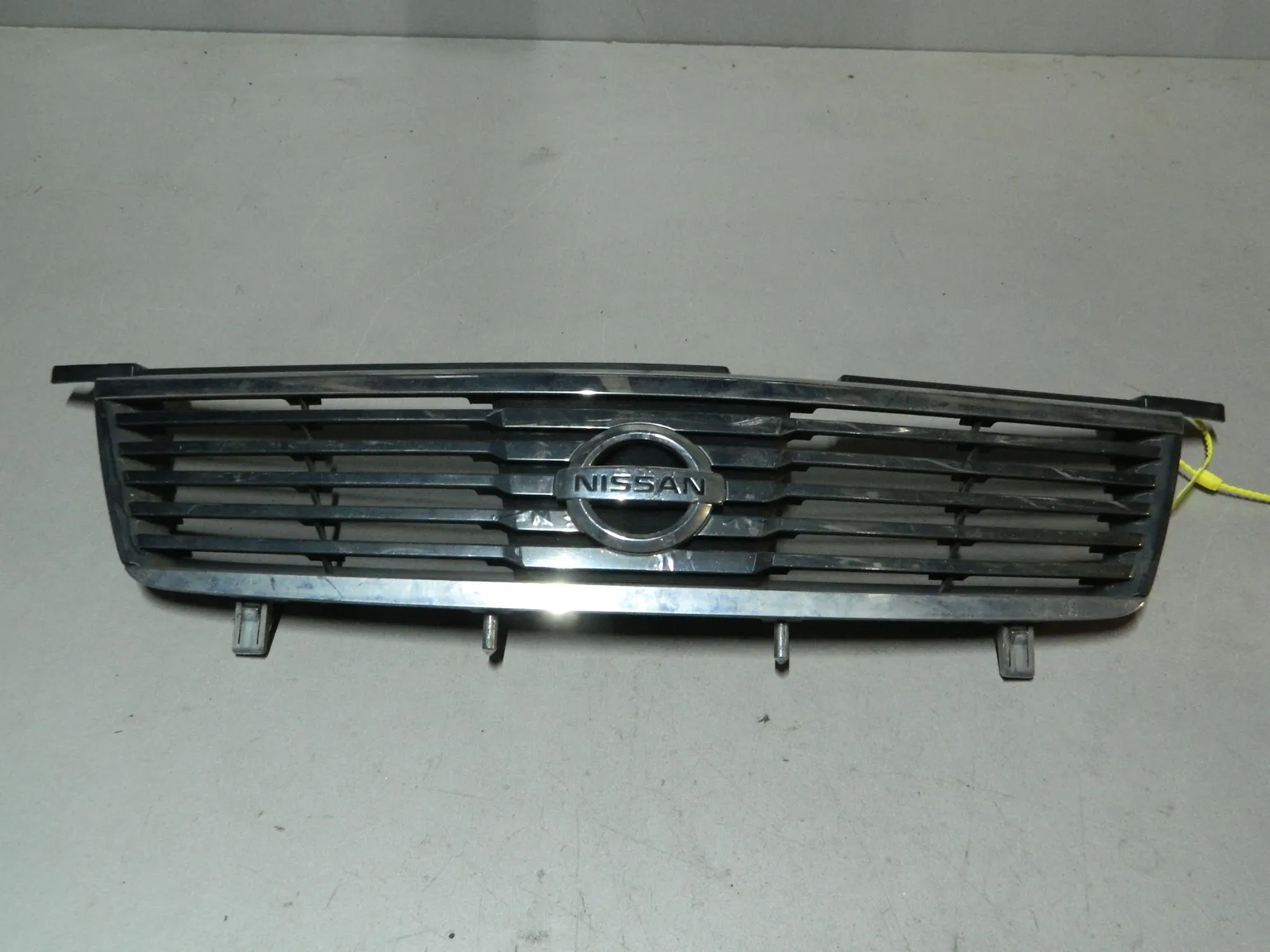 Решетка радиатора NISSAN SUNNY FB15 (Контрактный) 79773232