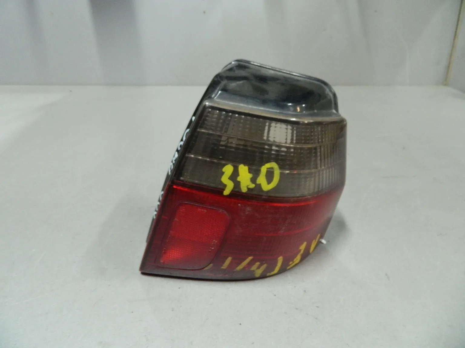 Фонарь MITSUBISHI LEGNUM EA1W Зад Прав (Контрактный) 68000969