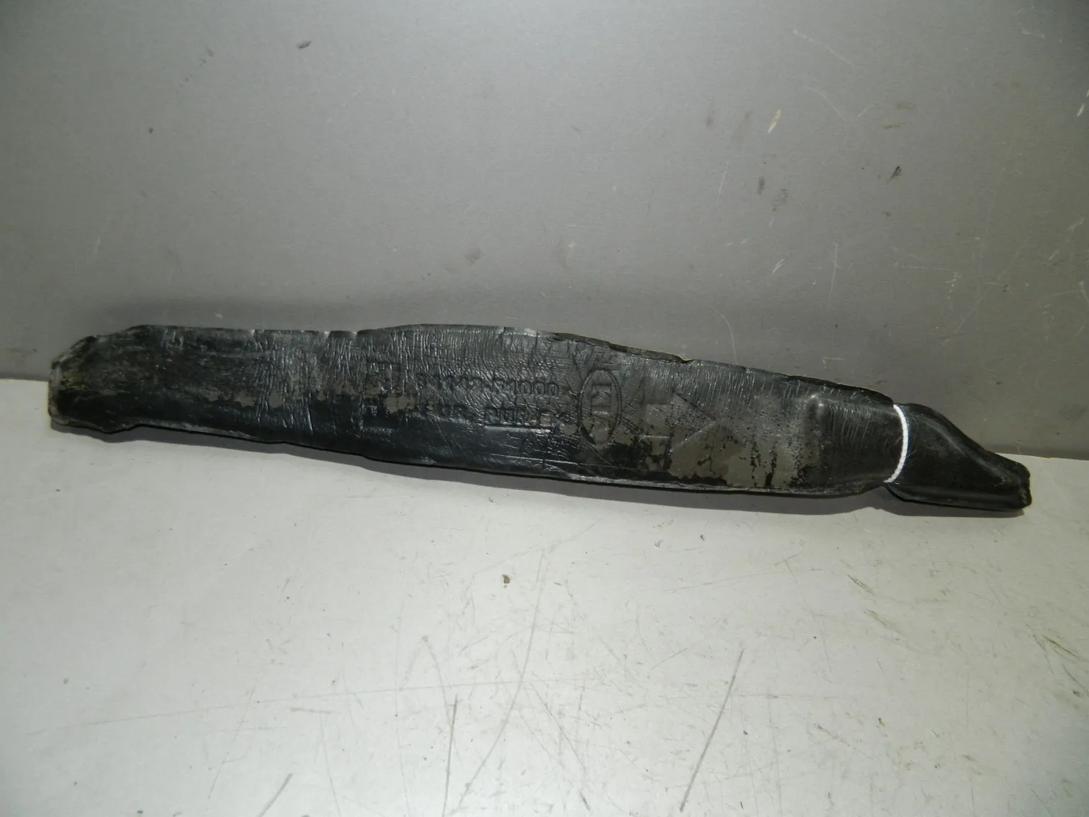 Уплотнитель крыла Kia Sportage QL Перед. Прав (Б/У)